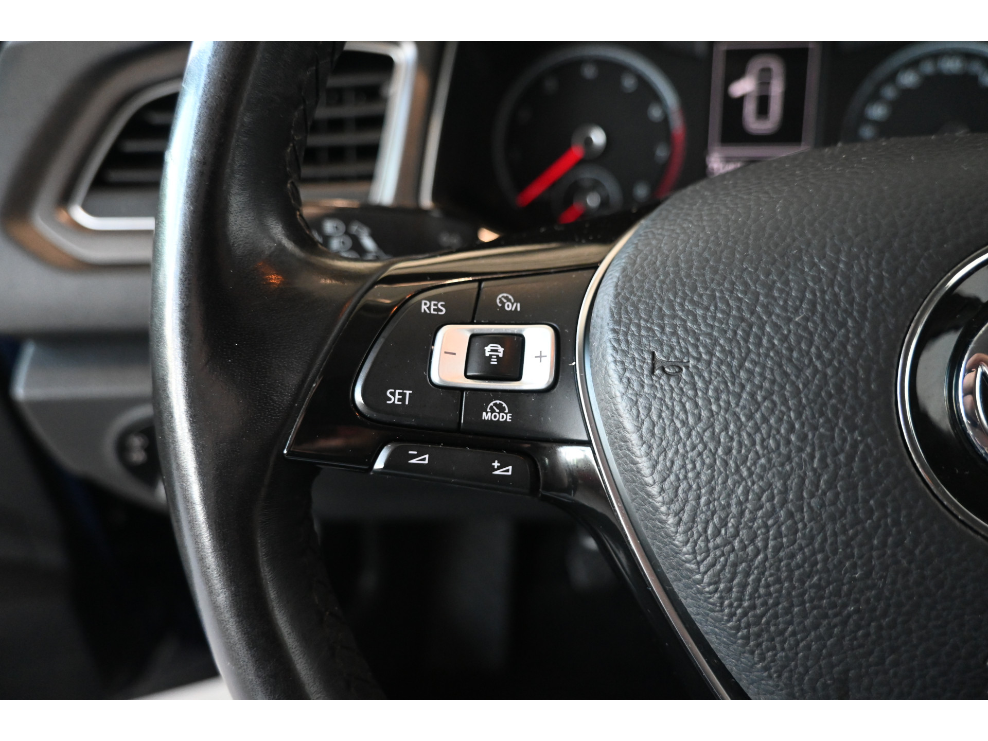 Volkswagen T-Roc 1.0 TSI Style Clima Adaptieve cruise Navigatie PDC Licht metaal Inruil mogelijk