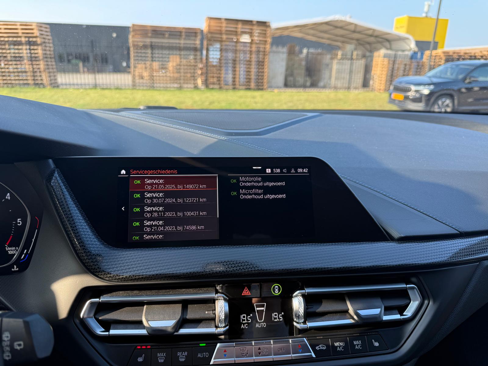 BMW 1-serie 116d Executive | 1E EIGENAAR | 3/6/12MND GARANTIE | AUTOMAAT | LED | CARPLAY | SFEERVERLICHTING | CRUISE | AIRCO |