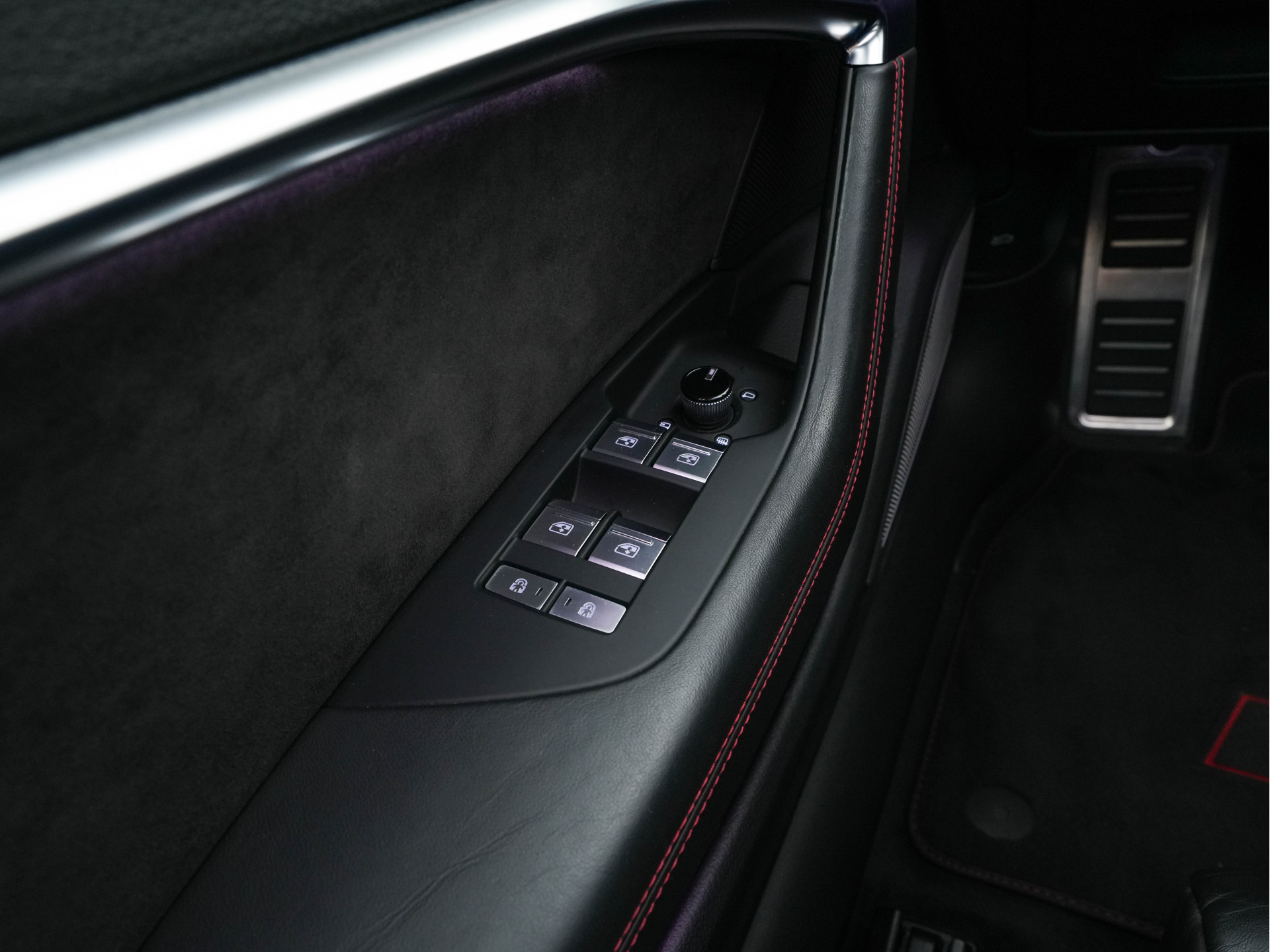 Audi RS6 Avant TFSI Quattro ! FULL-OPTIONS ! (INCL-BTW) Aut. *CERAMIC-BREAKS | VALCONA-LUXURY-LEATHER | HEAD-UP | LASER-LIGHT | BANG&OLUFSEN-ADVANCED | SOFT-CLOSE | ADAPTIVE-CRUISE | BLINDSPOT | TOP-VIEW | MEMORY-PACK | DAB+ | ...