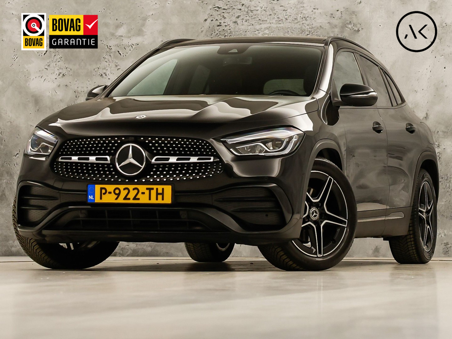Mercedes-Benz GLA 200 AMG Sport 163Pk Automaat (PANORAMADAK, GROOT NAVI, SFEERVERLICHTING, CAMERA, SPORTSTOELEN, STOELVERWARMING, GETINT GLAS, NIEUWSTAAT)