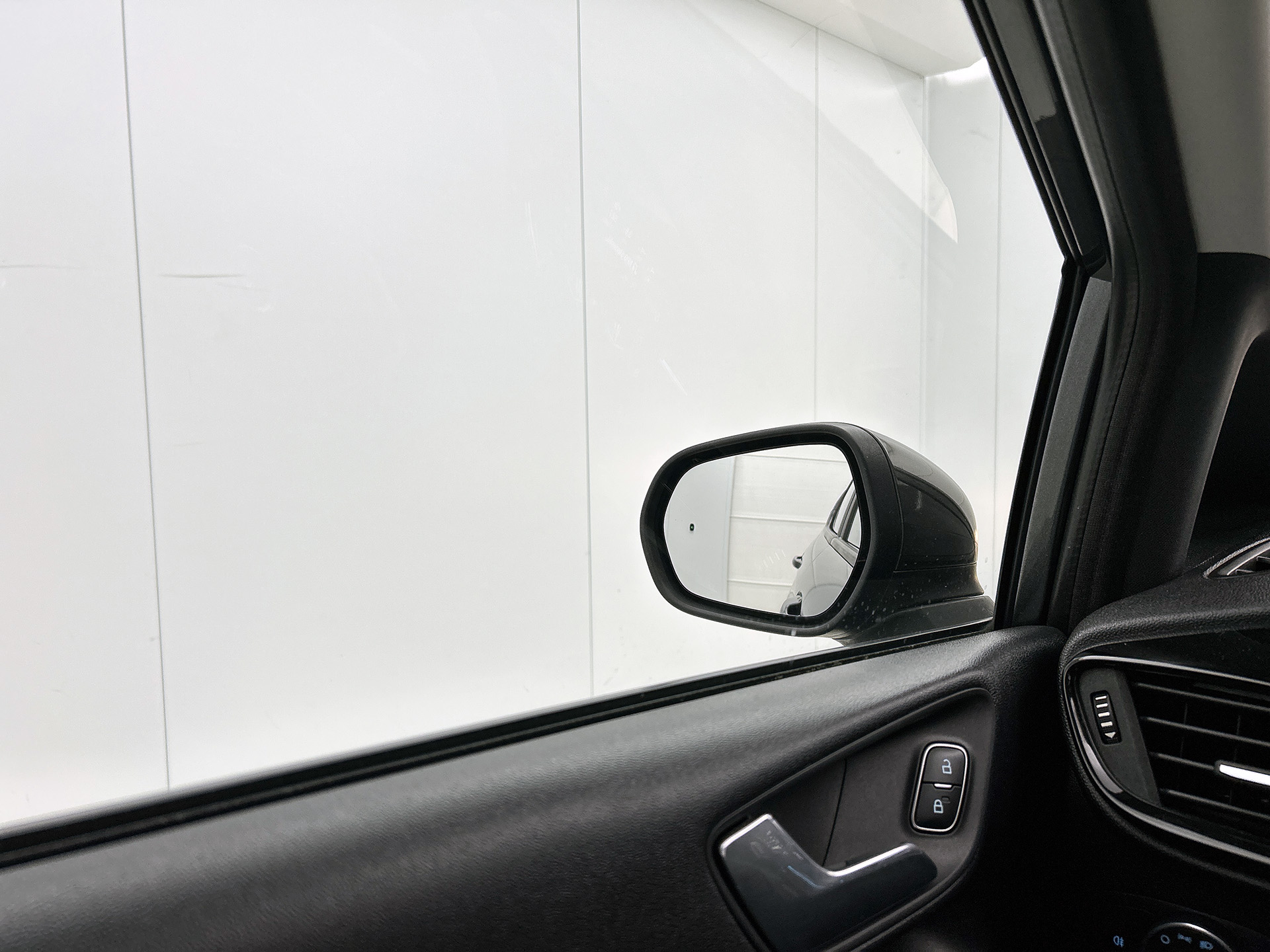 Ford Fiesta Trend 86PK | LM VELGEN | VERWARMDE VOORRUIT | PARK. SENSOREN