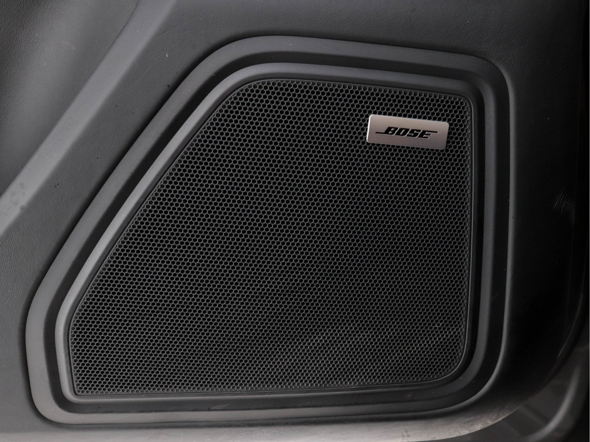 Porsche Macan 3.6 Turbo Aut. *PANO | XENON | FULL-LEATHER  | BOSE-SOUND | NL-AUTO | NAVI-PROF | XENON | COMFORT-SEATS | CAMERA | ECC | PDC | ALCANTARA | MODEL-2015*