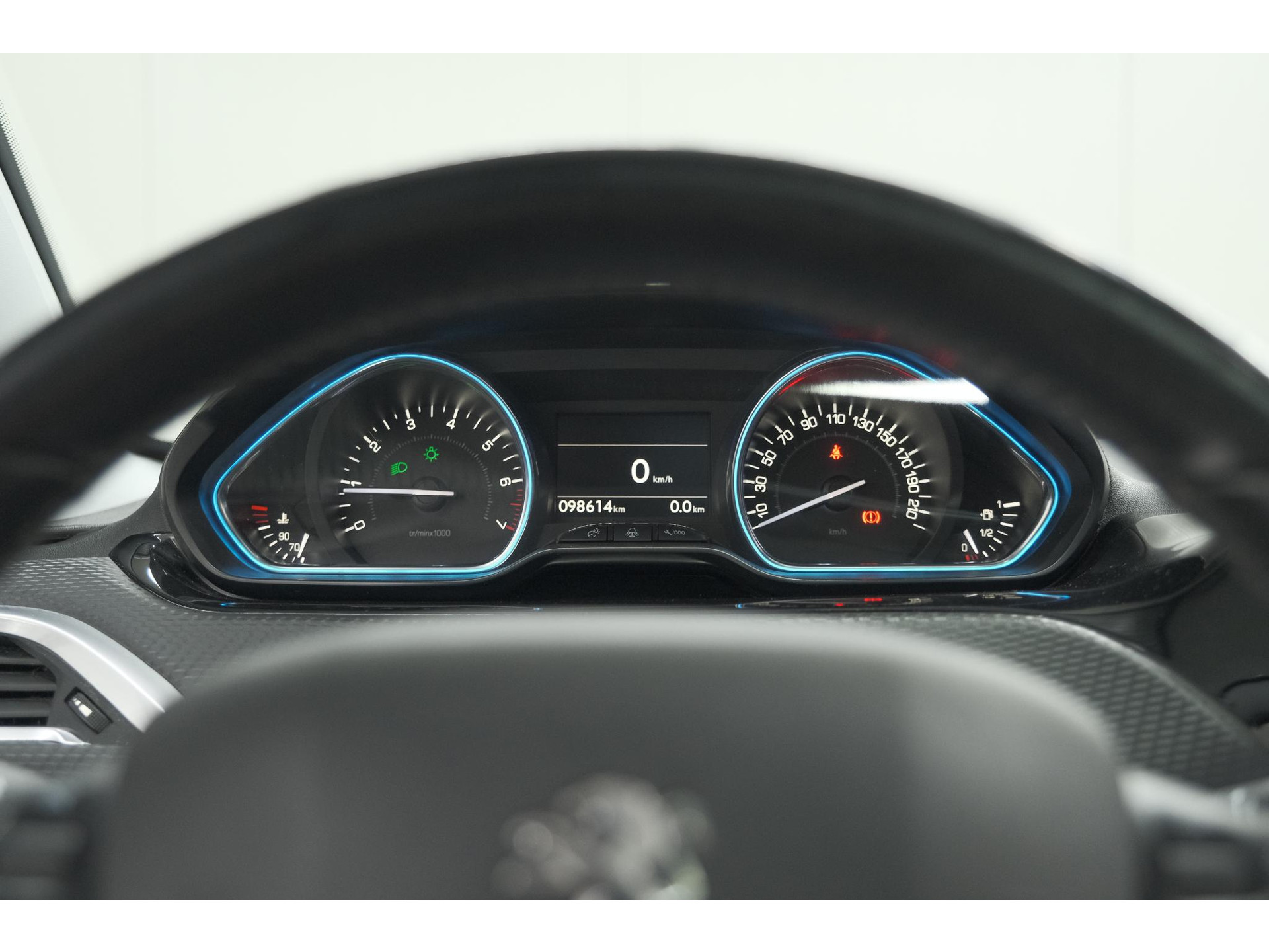 Peugeot 2008 PureTech 110 Allure | Panoramadak | Apple Carplay | Navigatie | Parkeersensoren