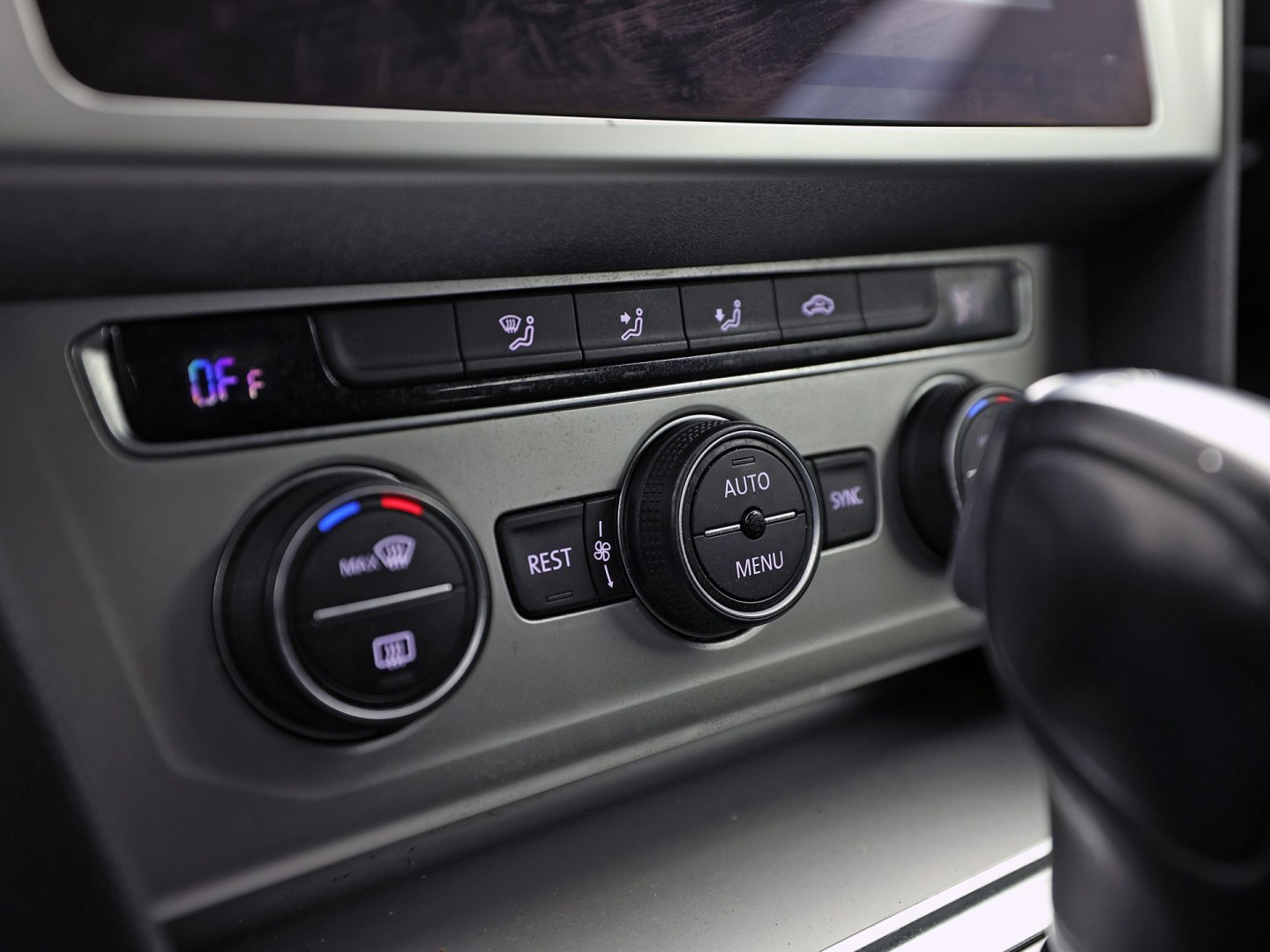 Volkswagen Passat Variant 1.4 TSI ACT Highline 150Pk Automaat (APPLE CARPLAY, GROOT NAVI, CLIMATE, CAMERA, SPORTSTOELEN, GETINT GLAS, KEYLESS START, ADAPTIVE CRUISE,