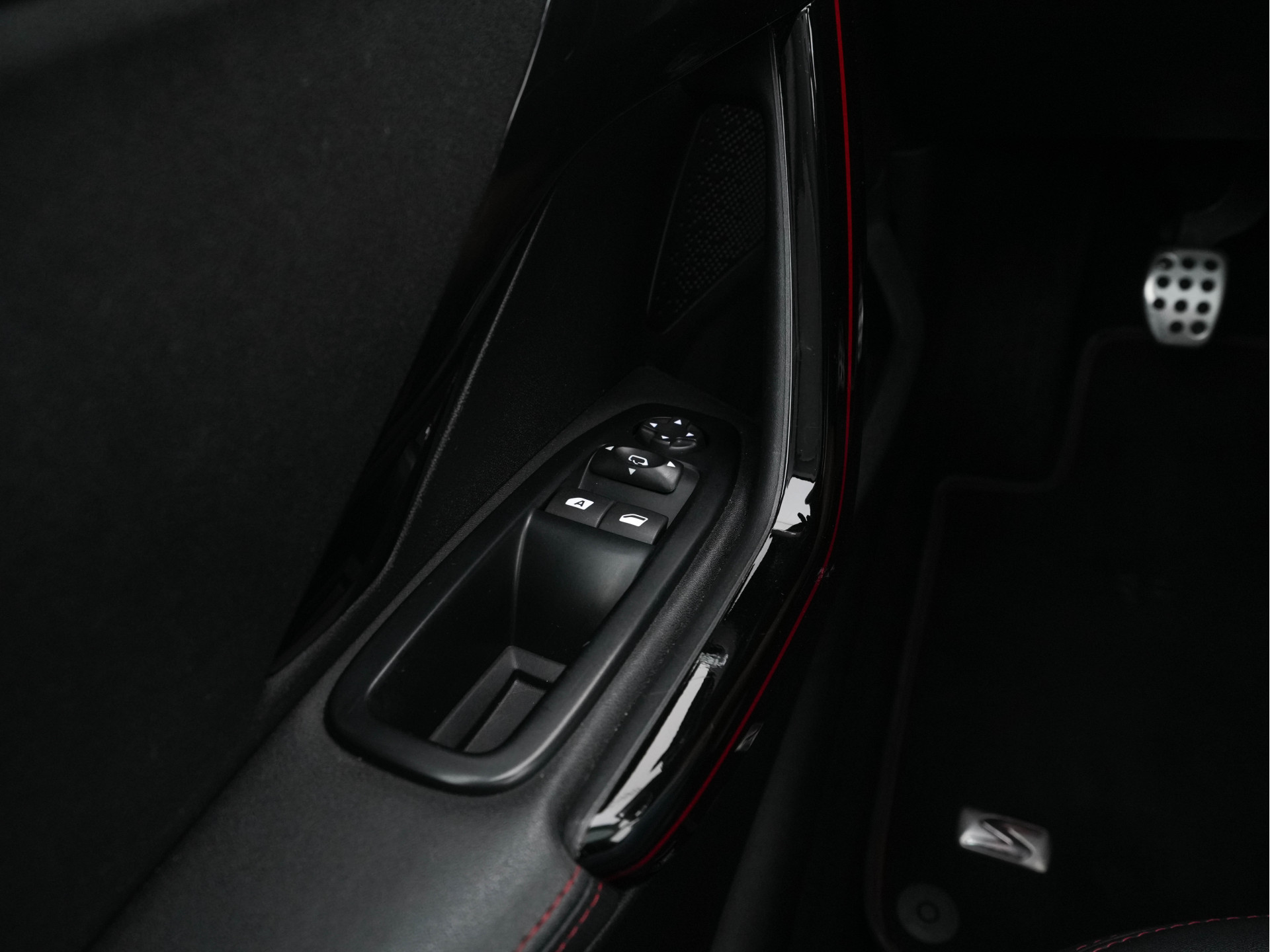 Peugeot 208 1.6 BlueHDi GT-line *PANO | LEATHER-FABRIC | JBL-AUDIO | HEATED-SPORTSEATS | NAVI-FULLMAP | CAMERA | DAB+ | PRIVACY-GLASS | TOWBAR | 17''ALU*