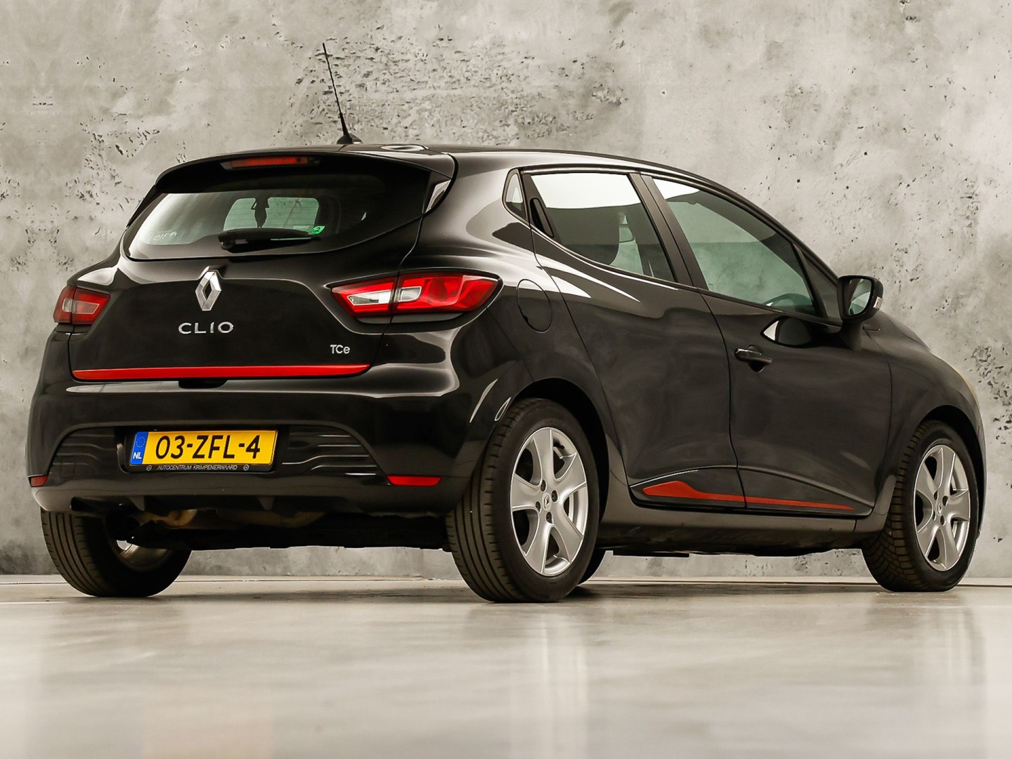 Renault Clio 0.9 TCe Dynamic Sport (NAVIGATIE, CRUISE, LM VELGEN, SPORTSTOELEN, NIEUWE APK, NIEUWSTAAT)
