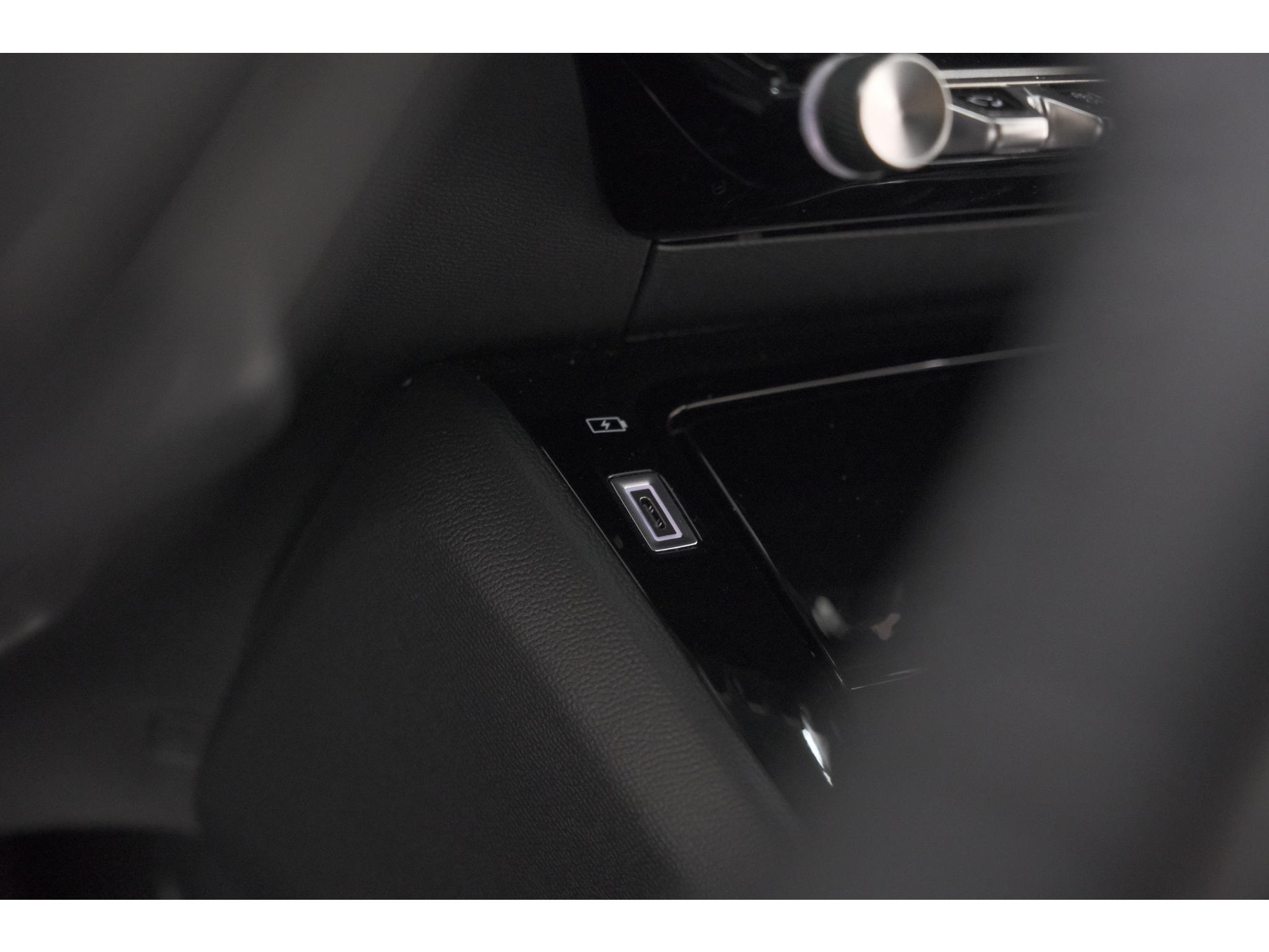 Peugeot 2008 Hybrid 136 e-DCS6 Allure | 360 Camera | Adaptieve Cruise Control | Dodehoekdetectie | Apple Carplay