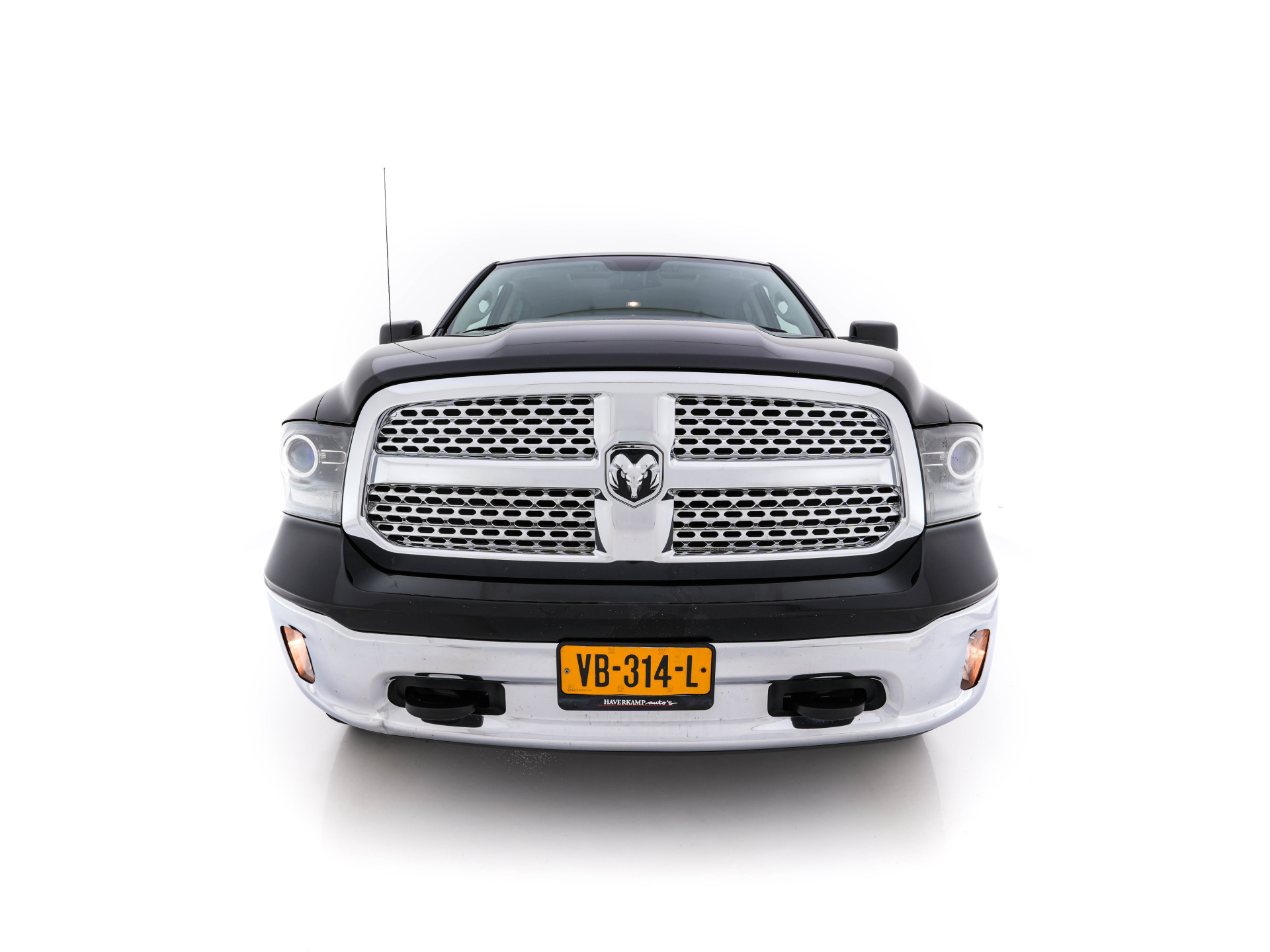 Dodge Ram 1500 HEMI 5.7 V8 4x4 Quad Cab 6'4 [ 5-Pers. ] Aut. *PANO | LEATHER | XENON | ALPINE-AUDIO | DAB+ | NAVI-FULLMAP | KEYLESS | CAMERA | HEATED-COMFORTSEATS | ECC | PDC | CRUISE | TOWBAR | 20''ALU*