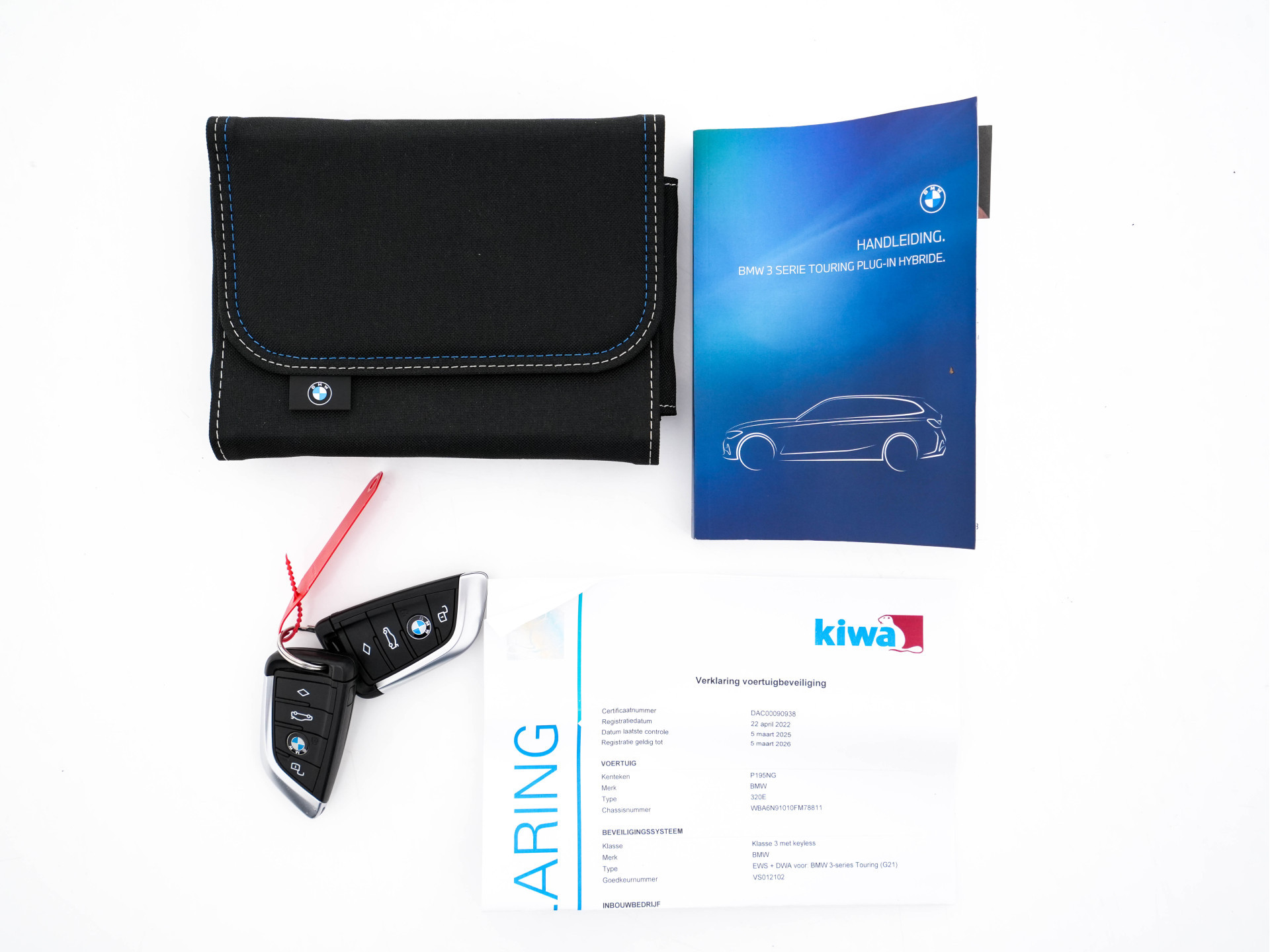 BMW 3-serie Touring 320e Business Edition Plus [Plug-In] (INCL-BTW) Aut. *LEATHER | FULL-LED | HEATED-SPORTSEATS | DIGI-COCKPIT | HIFI-SOUND | NAVI-FULLMAP | PRIVACYGLASS | PDC | AMBIENTLIGHT | DAB | KEYLESS | TOWBAR | 17"ALU* *