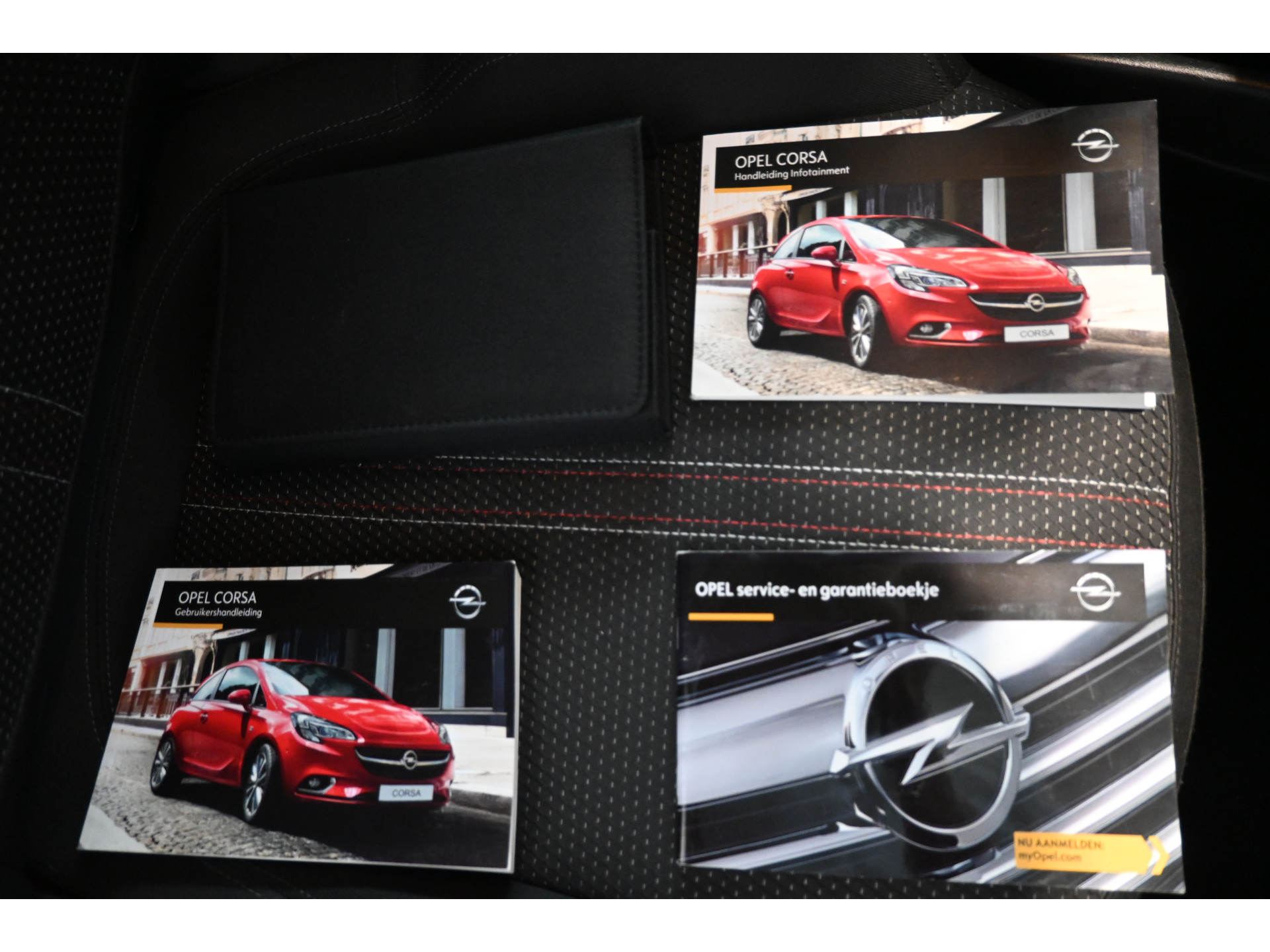 Opel Corsa 1.0 Turbo Color Edition Nap Airco Cruise Pdc Lichtmetaal 1e Eigenaar 100% Onderhouden! Inruil Mogelijk!