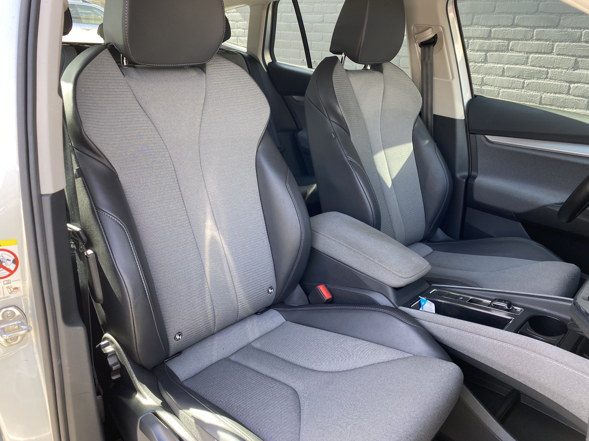ŠKODA Enyaq iV 60 | 1e eigenaar | dealer onderhouden | navigatie | camera | sfeerverlichting | apple carplay | SOH 92%