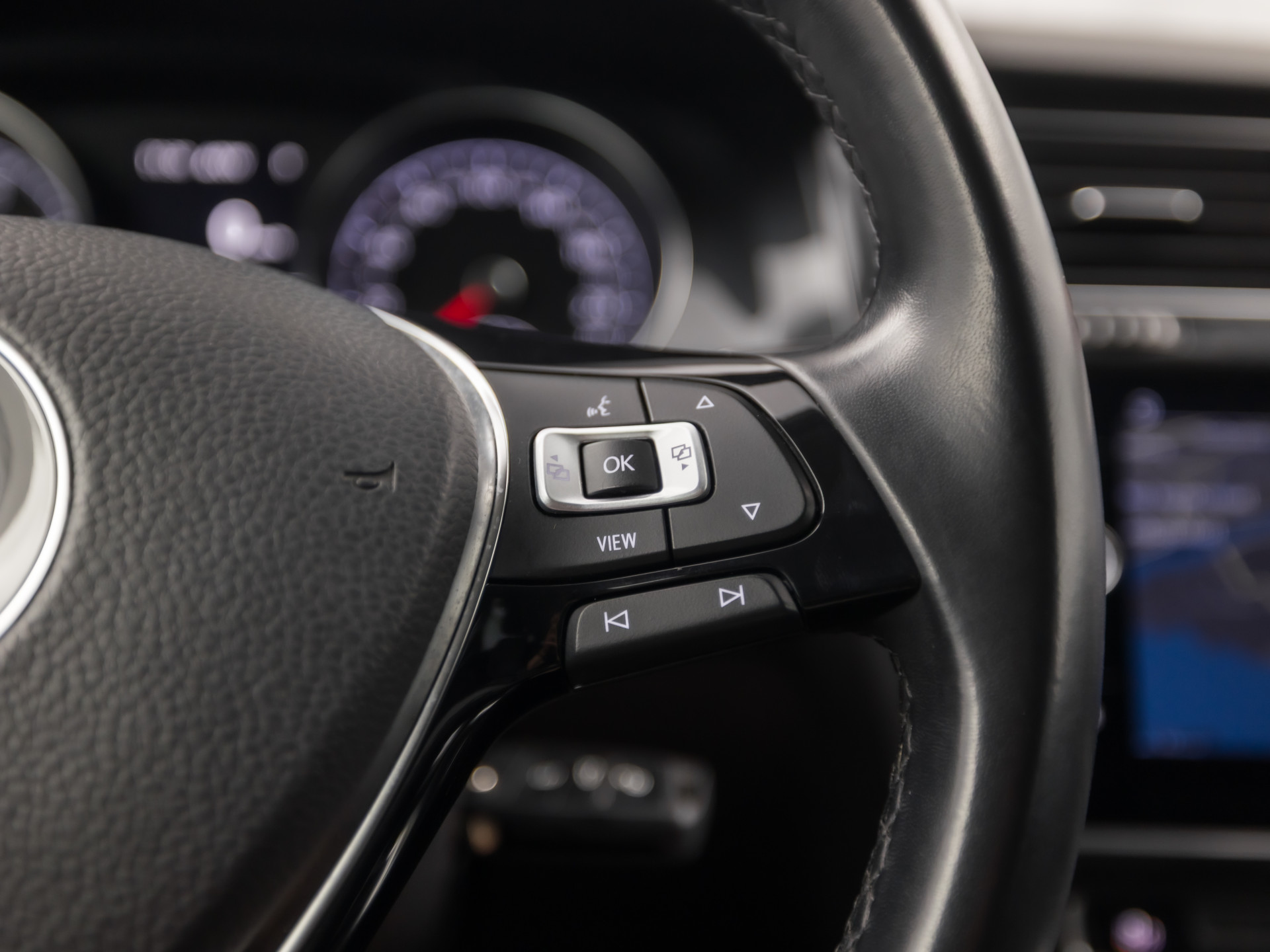 Volkswagen Golf Variant 1.0 TSI Sportline 116Pk Automaat (GROOT NAVI, APPLE CARPLAY, CLIMATE, ADAPTIVE CRUISE, PARKEERSENSOREN, LM VELGEN, NIEUWE APK, NIEUWSTAAT)