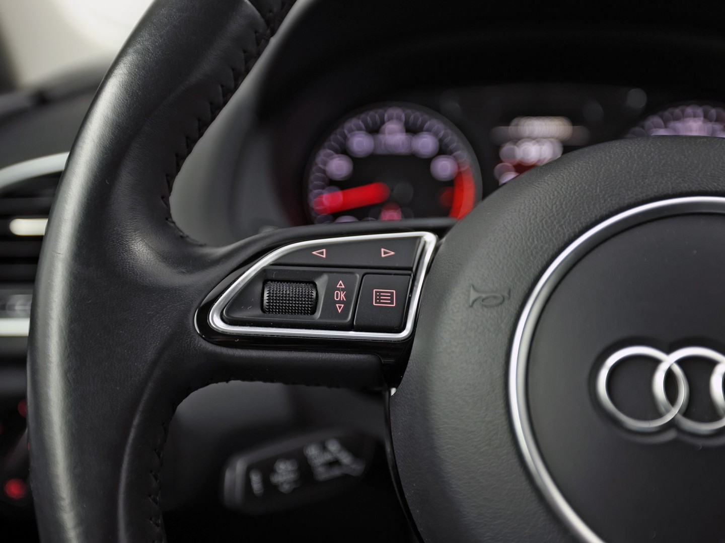 Audi Q3 1.4 TFSI Sport 150Pk Automaat (NAVIGATIE, CLIMATE, CAMERA, STOELVERWARMING, SPORTSTOELEN, XENON, DRIVE SELECT, CRUISE, NIEUWSTAAT)