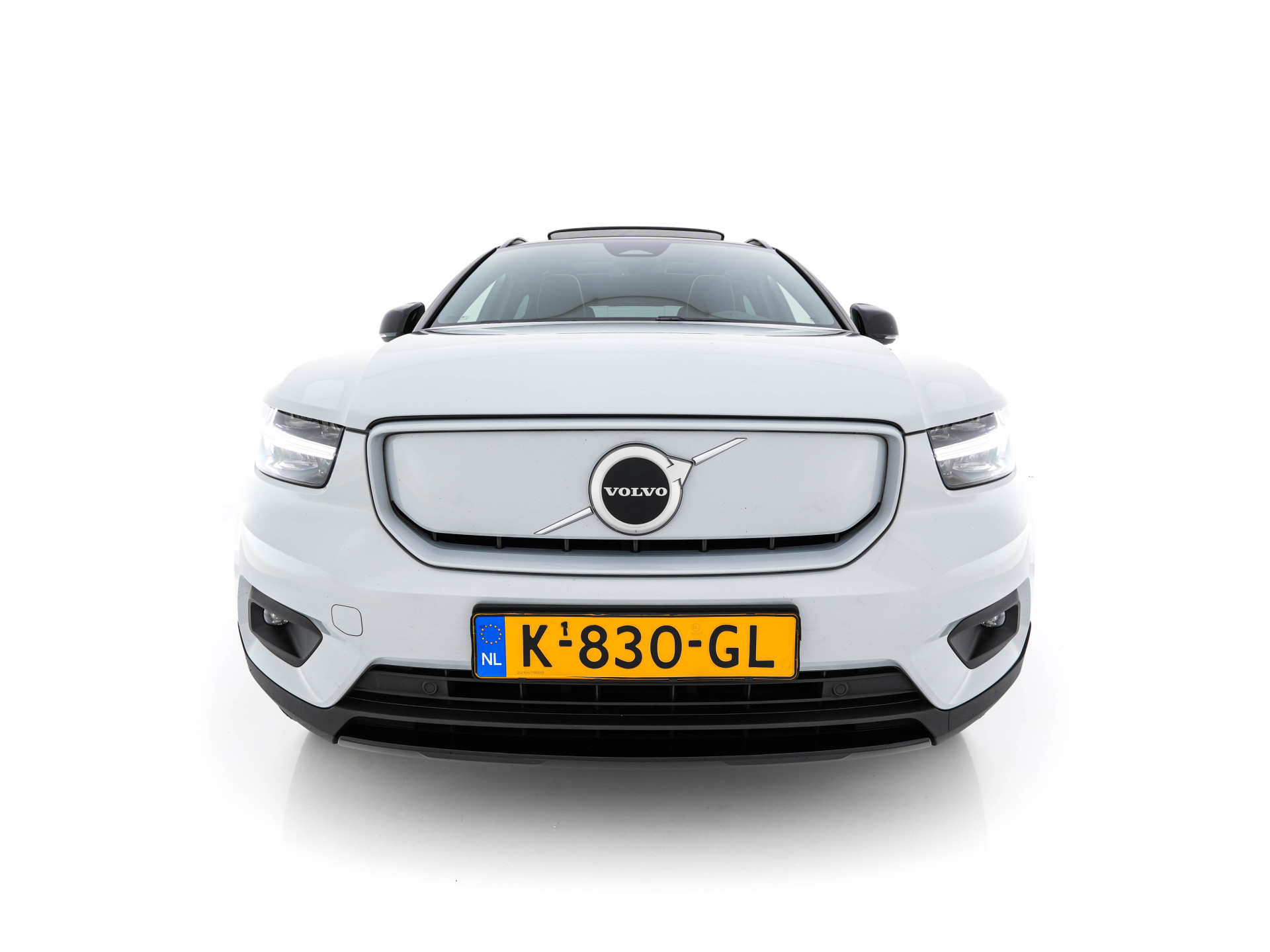 Volvo XC40 Recharge P8 AWD R-Design [ 3-Fase-11kW ] {SOH-89%} (INCL-BTW) *PANO | LEATHER-MICROFIBRE | DIGI-COCKPIT | FULL-LED | NAVI-FULLMAP | ECC | CARPLAY | PDC | KEYLESS | HEATED-SPORTSEATS | BLIS | PRIVACY-GLASS | 20"ALU*