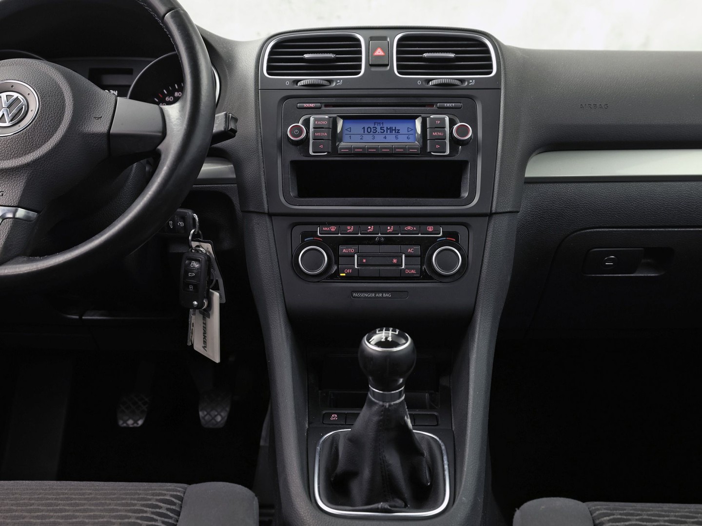 Volkswagen Golf 1.4 Sportline (CLIMATE, GETINT GLAS, LM VELGEN, SPORTSTOELEN, ARMSTEUN, NIEUWE APK, NIEUWSTAAT)