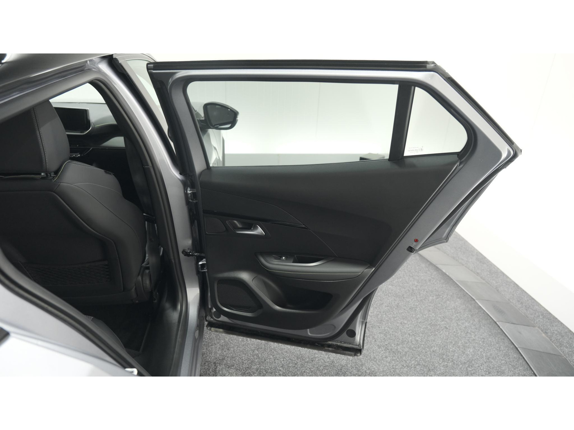 Peugeot 2008 PureTech 130 EAT8 GT | 360 Camera | Adaptieve Cruise Control | Dodehoekdetectie | Apple Carplay