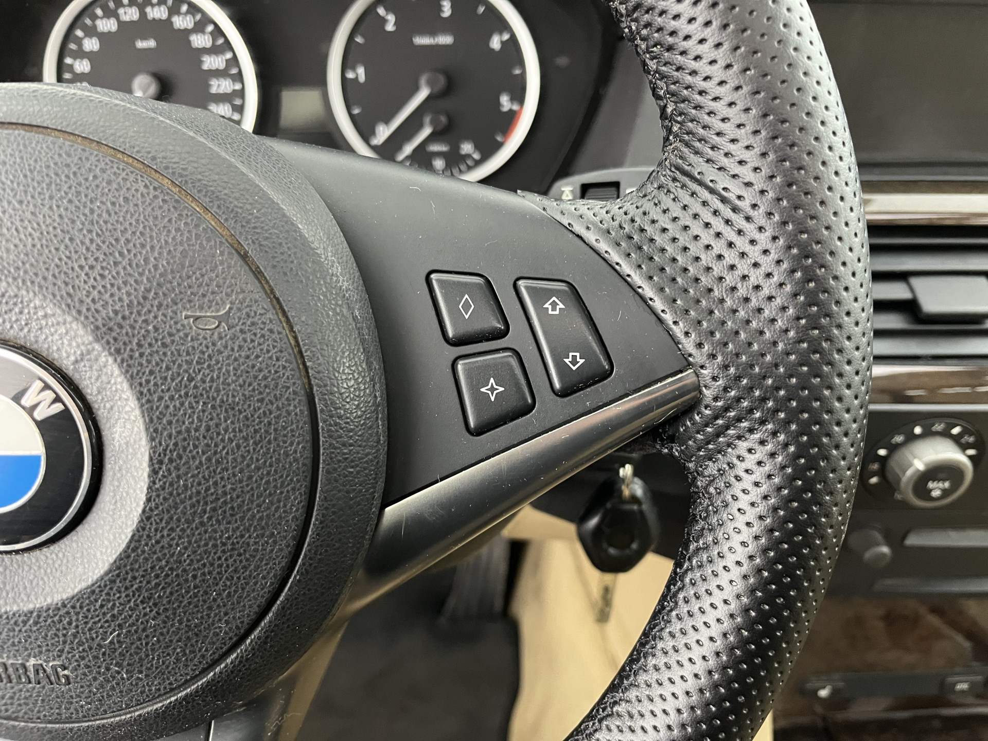 BMW 5-serie Touring 525d *PANO | LEATHER | NAVI-FULLMAP | HIFI-SOUND | ECC | HEATED-SPORTSEATS | PDC | CRUISE | TOWBAR | 16''ALU *