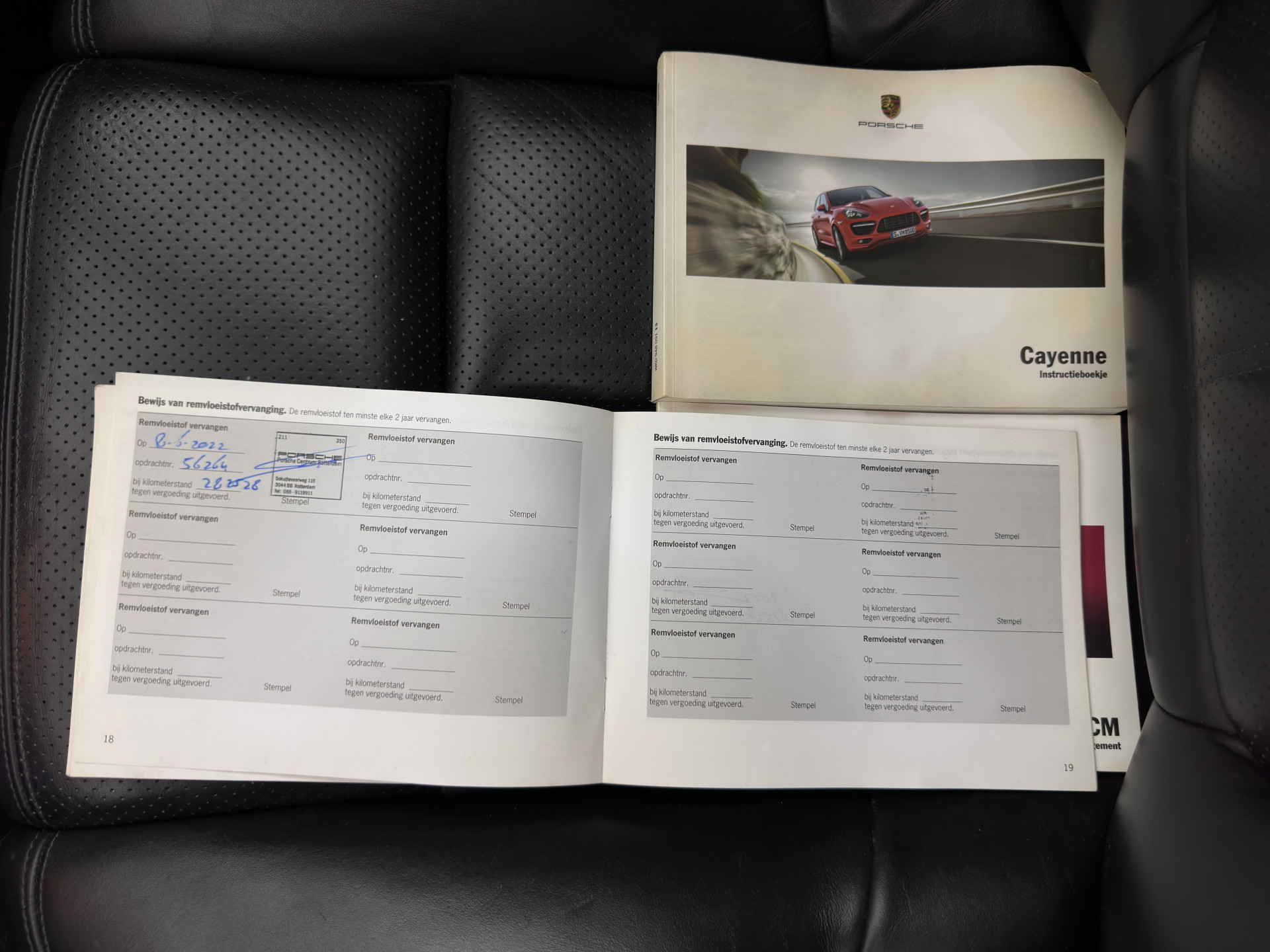 Porsche Cayenne 3.0 D Aut. *PANO | LEATHER | XENON-PLUS | SPORT-CHRONO | HEATED-COMFORTSEATS | BOSE-SOUND | MEMORY-PACK |  AIR-SUSPENSION | NAVI-FULLMAP | TOWBAR | LANE-ASSIST | SHIFT-PADDLES | 18''ALU*