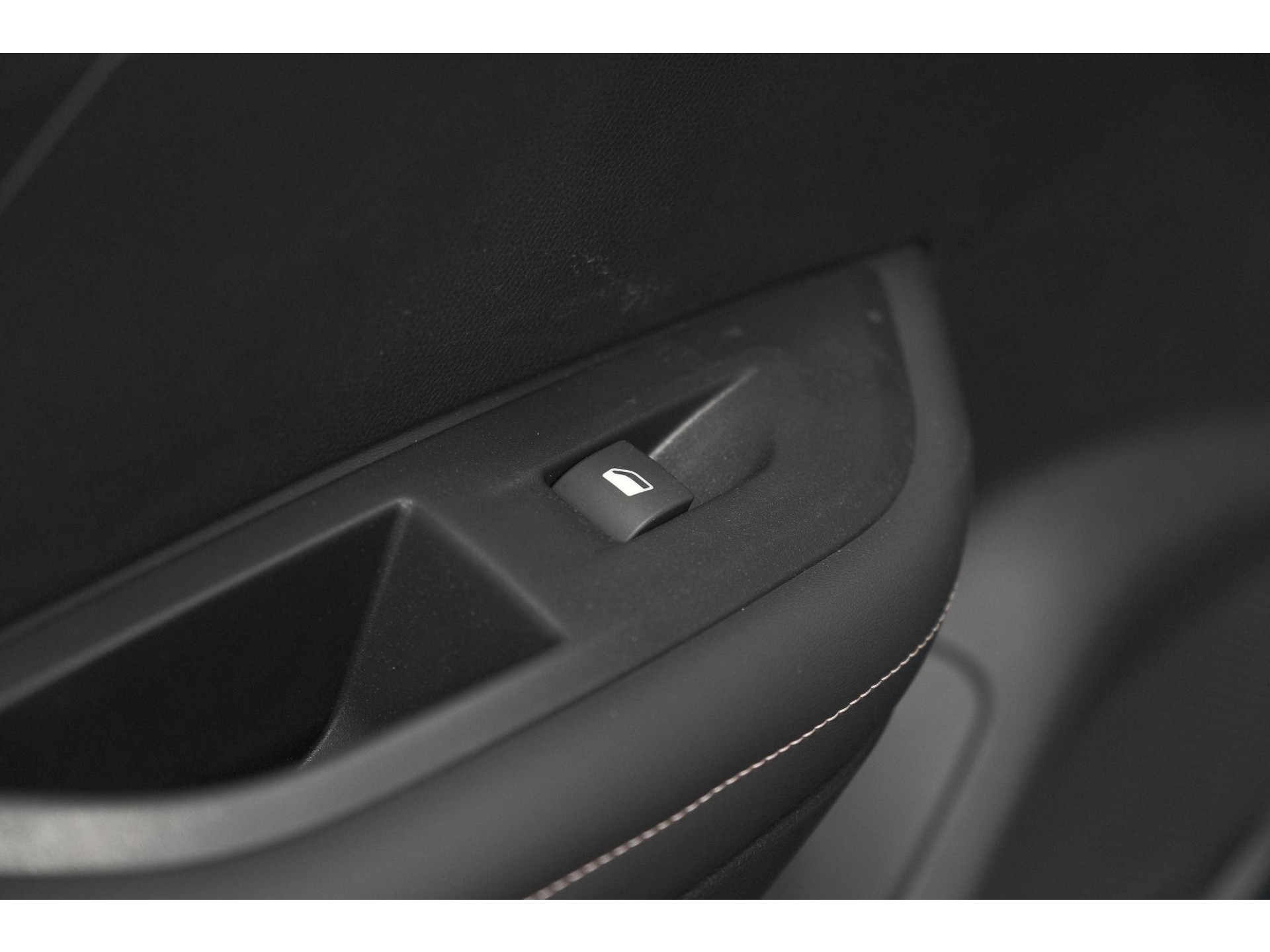 Peugeot 2008 1.2 Hybrid 145 Allure | Apple Carplay | Climate Control | Parkeersensoren Voor + Achter