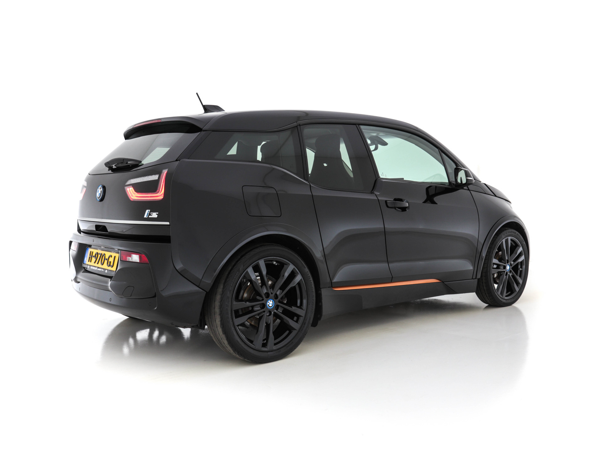 BMW i3 S 120Ah 42 kWh Edition Road (1 of 1000 !) [ 3-Fase ] {SOH-100%} (INCL-BTW ) Aut * HEAT-PUMP | LEATHER | NAVI-FULLMAP | HARMAN/KARDON-AUDIO | FULL-LED | KEYLESS | CAMERA | DAB | DIGI-COCKPIT | CRUISE | COMFORT-SEATS | CCS-FASTLOADER | 20"ALU*