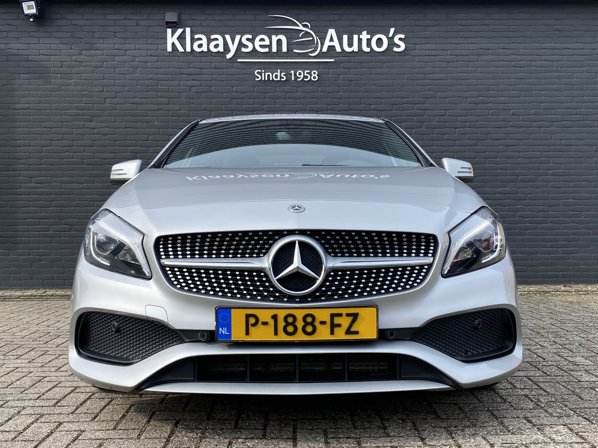 Mercedes-Benz A-klasse 180 Business Solution AMG Edition AUT. | leder/alcantara | 18 inch AMG velgen | navigatie | sportstoelen | sfeerverl.