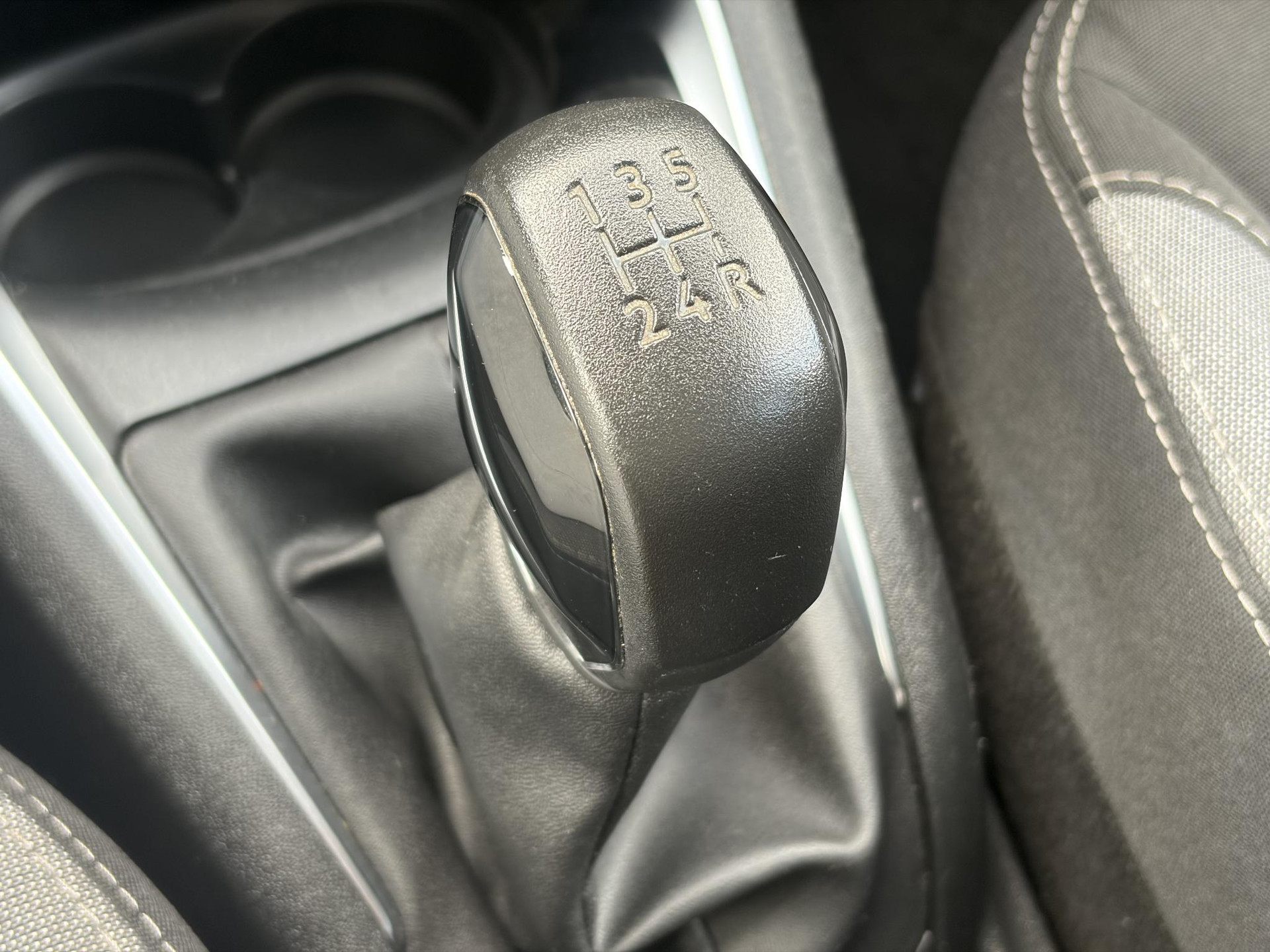 Peugeot 208 1.2 PureTech Blue Lion ✓Nieuwe D-riem✓Afn.Trekhaak✓Carplay✓Navi✓Airco✓Cruise✓Pdc✓2e Eigenaar✓Weinig Km✓5 Deurs✓N.A.P✓Apk tot 08-2027
