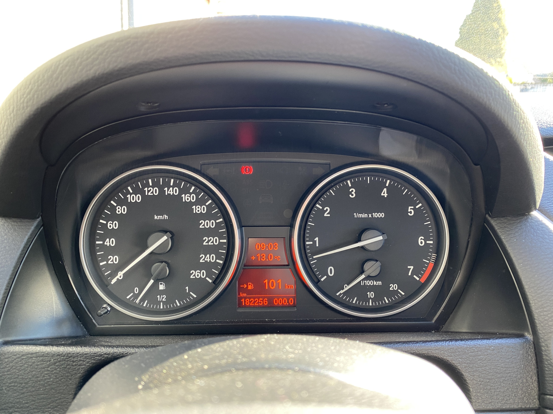 BMW X1 sDrive18i Executive AUT. | navigatie | panoramadak | sportstoelen | xenon verlichting | lichtmetalen velgen 18 inch