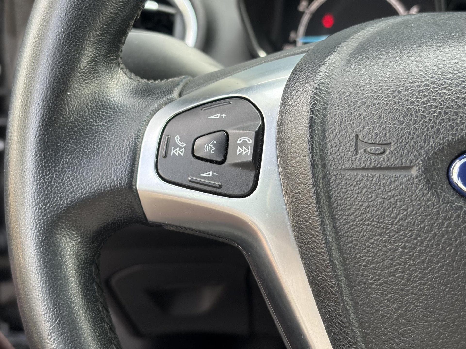 Ford Fiesta 1.0 Style Ultimate 2e Eigenaar l Navi l Airco l Cruise l Lm velgen l Pdc V+A l N.A.P l 5 Deurs l Weinig km l Zeer Zuinig l Apk tot 04-2027