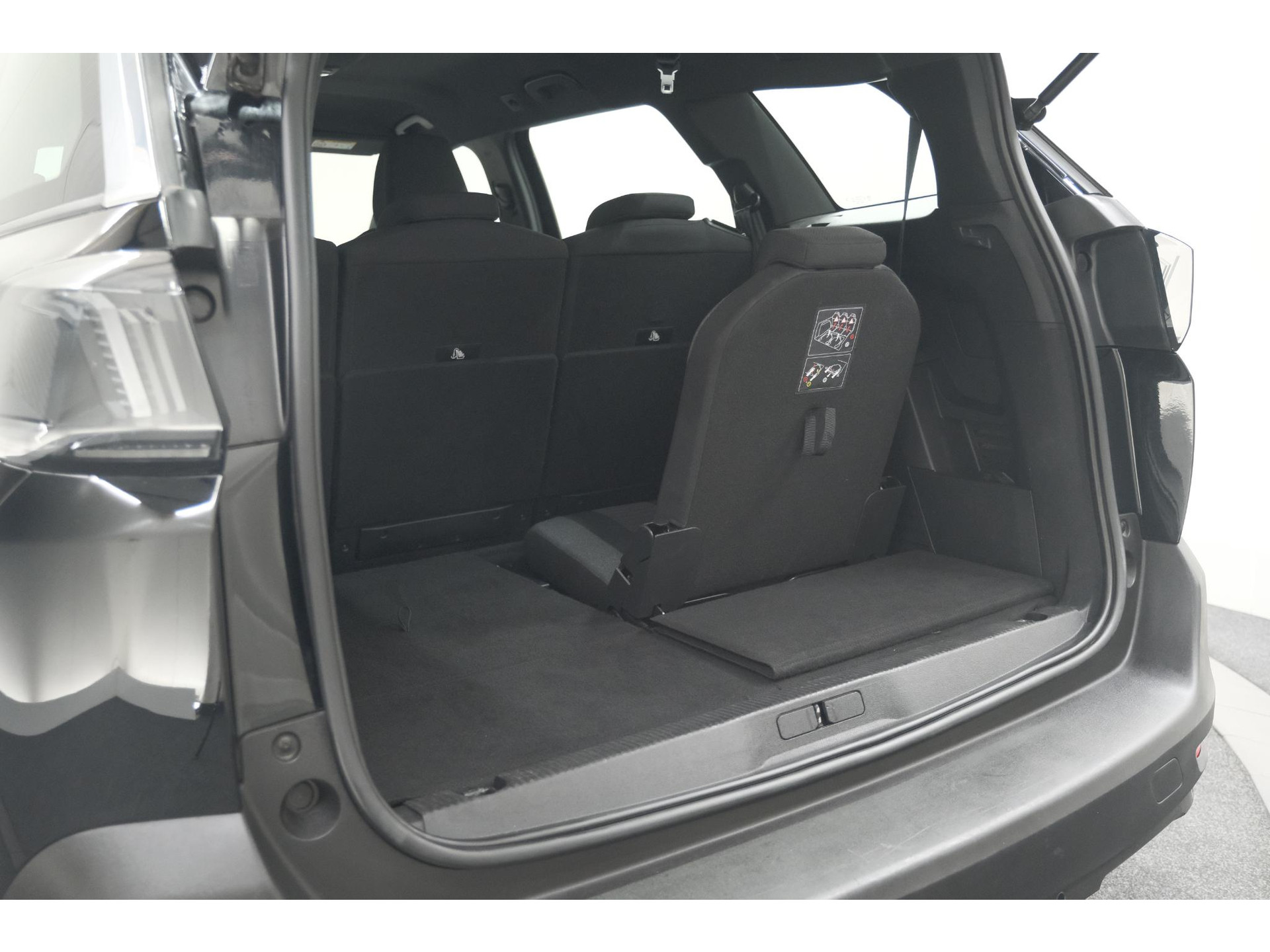 Peugeot 5008 PureTech 130 EAT8 Active Pack Business | 7 Zitplaatsen | Camera | Navigatie | Apple Carplay | Parkeersensoren