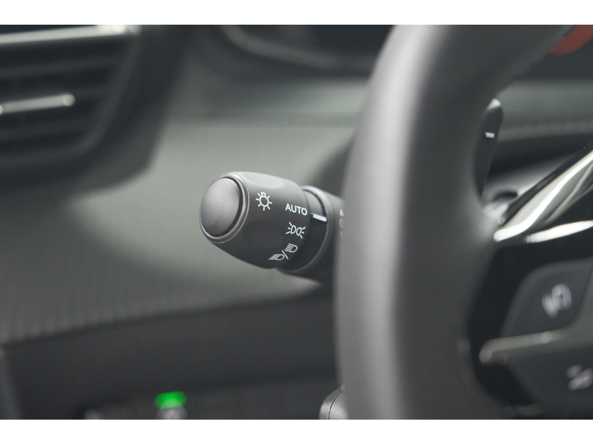 Peugeot 2008 Hybrid 136 e-DCS6 Allure | 360 Camera | Adaptieve Cruise Control | Dodehoekdetectie | Navigatie