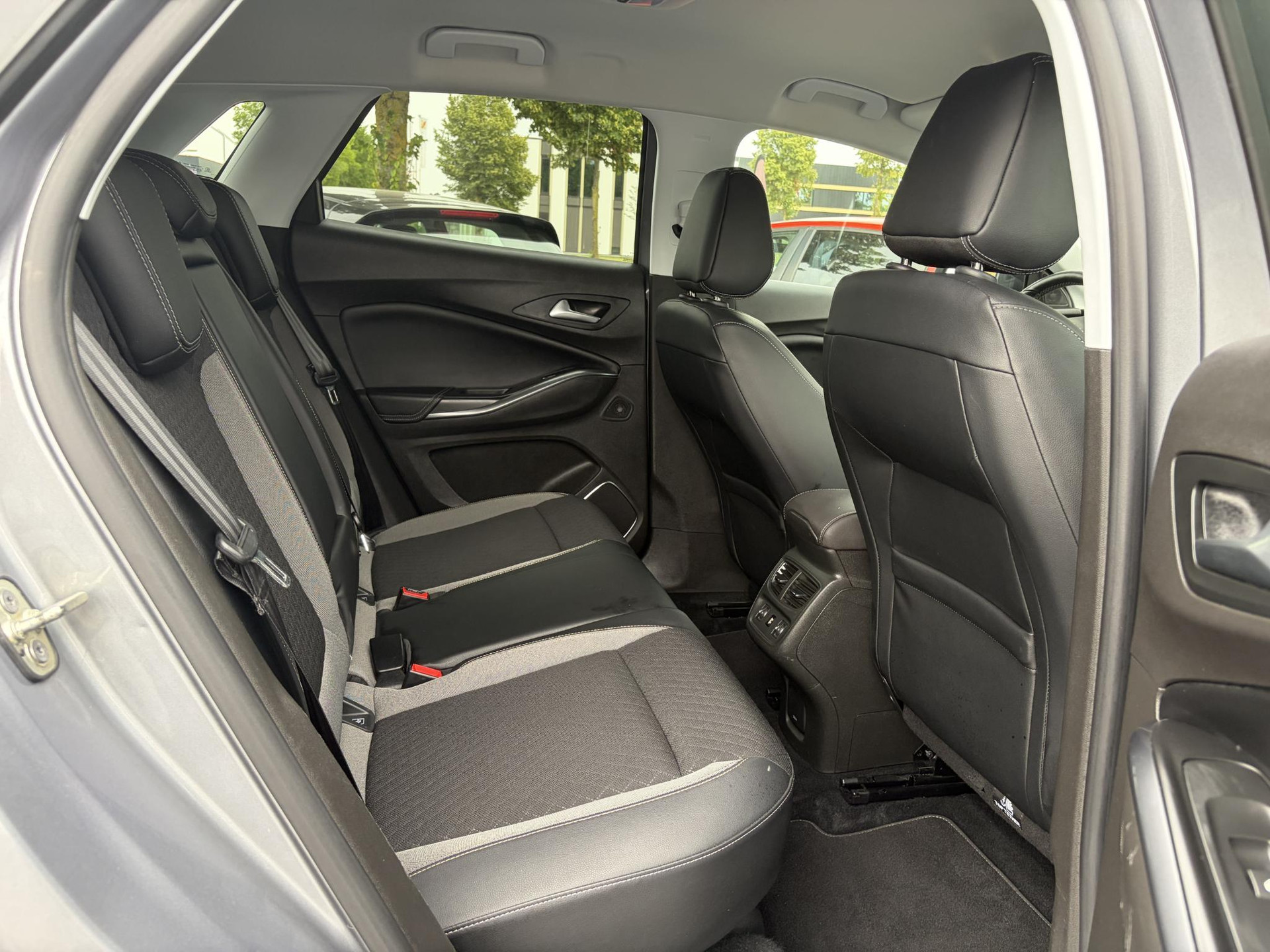 Opel Grandland X 1.2 Turbo Ultimate D-riem vv in 12-2024,1e Eigenaar,360° Camera,Trekhaak,131pk,6 Bak,Navi,Halfleder,Dodehoek,Rijstrooksensor,Keyless,Stoelverw,N.A.P,Apk tot 02-2027