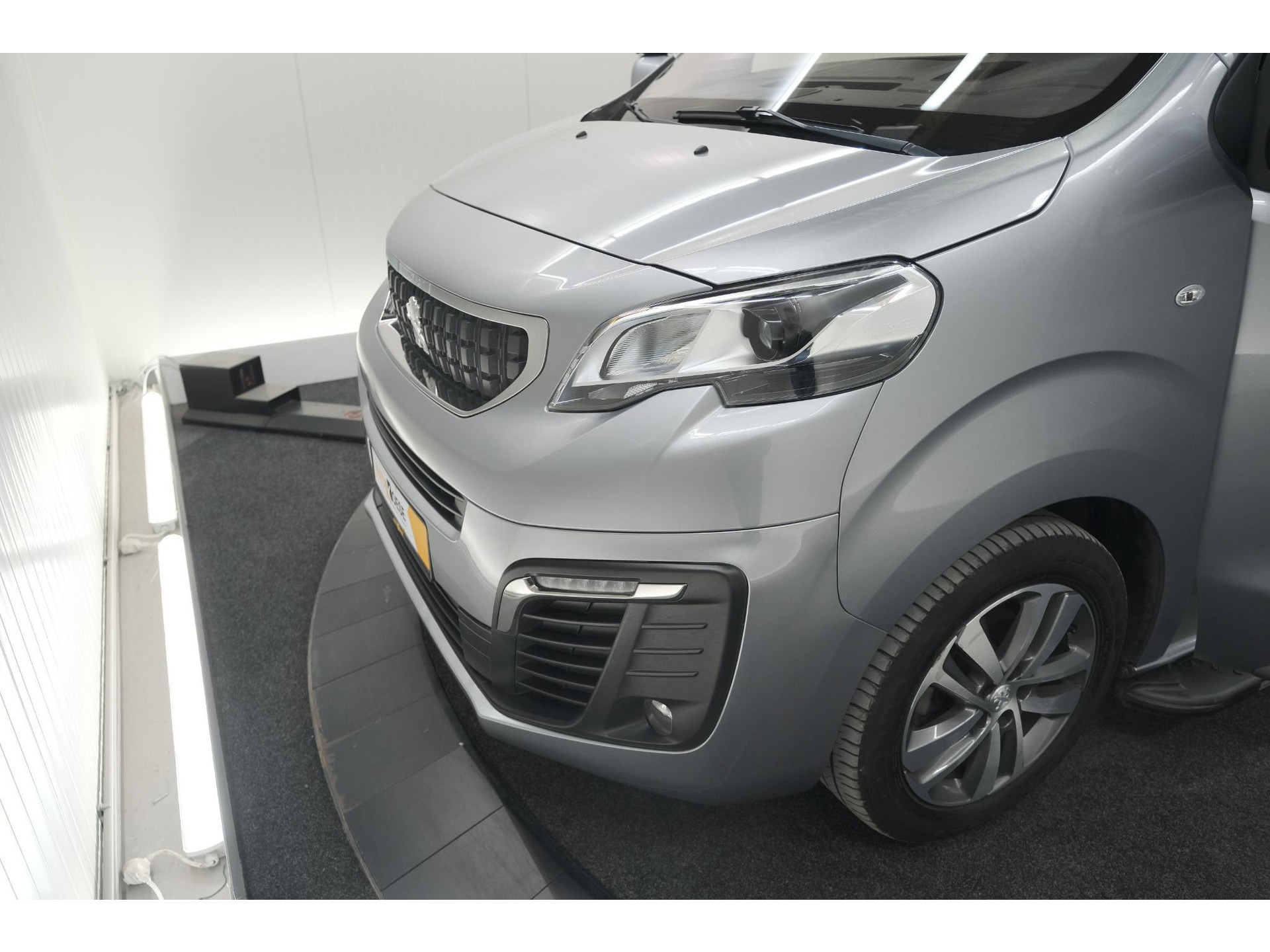 Peugeot Expert 2.0 BlueHDI 180 Automaat Standard Premium | Standkachel | Trekhaak | Head-Up Display | Camera | Apple Carplay | Laadruimte Betimmering