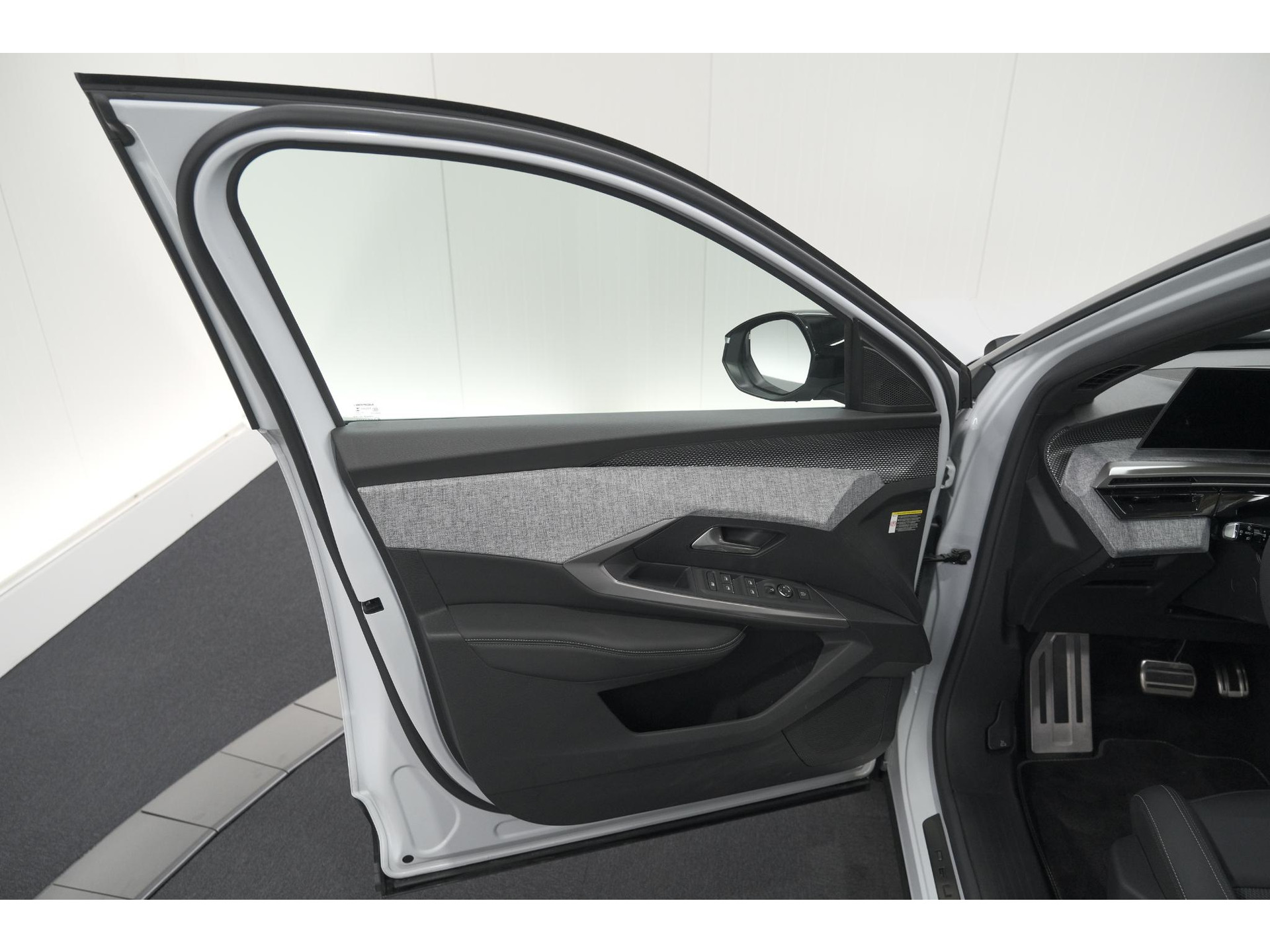 Peugeot 3008 1.2 Hybrid 145 GT | Camera | Adaptieve Cruise Control | Elektrische Kofferklep | Stuurwielverwarming