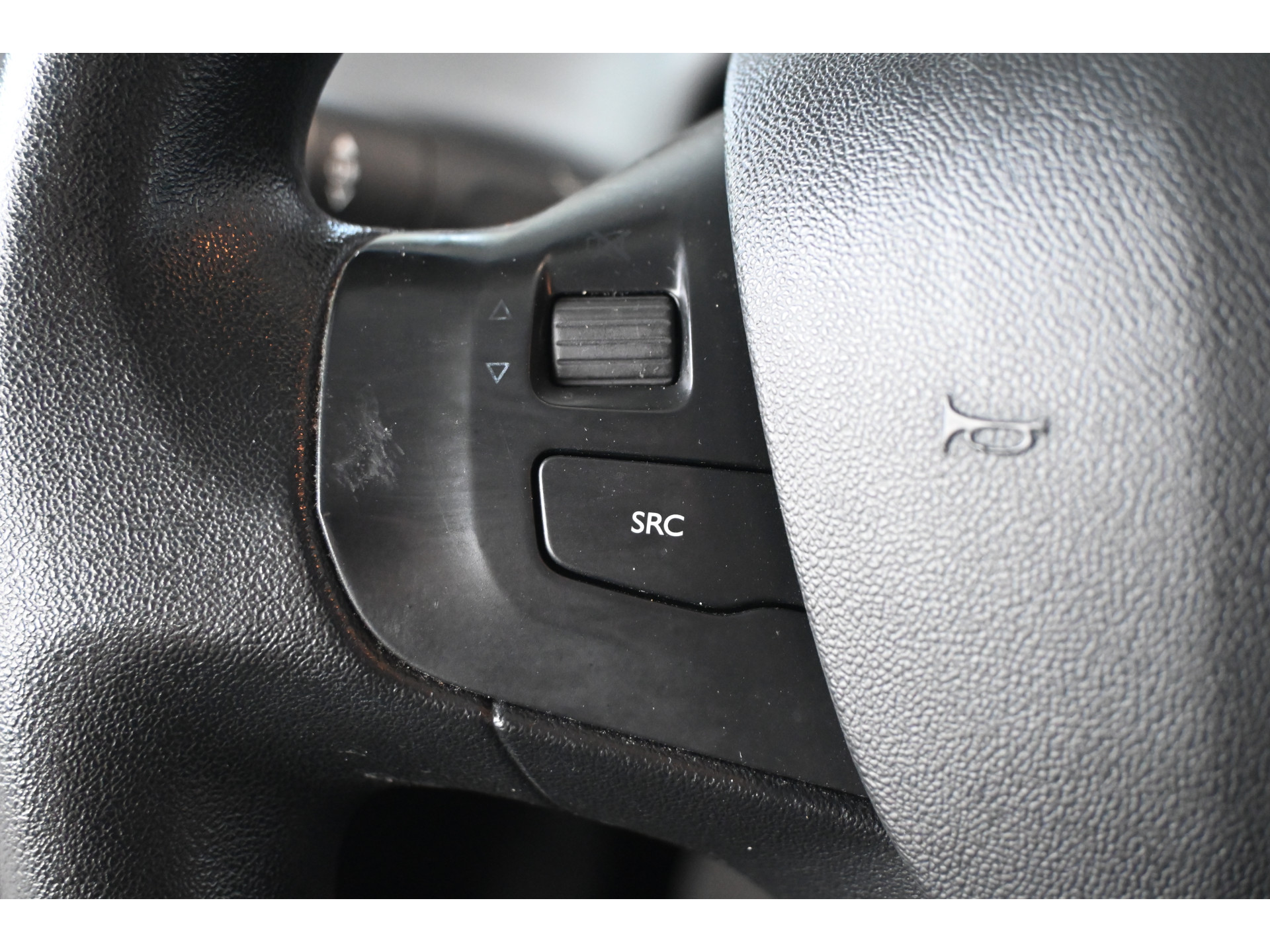Peugeot 208 1.6 e-HDi Active Clima Cruise control Trekhaak Navigatie Lichtmetaal 100% Onderhouden Inruil Mogelijk!