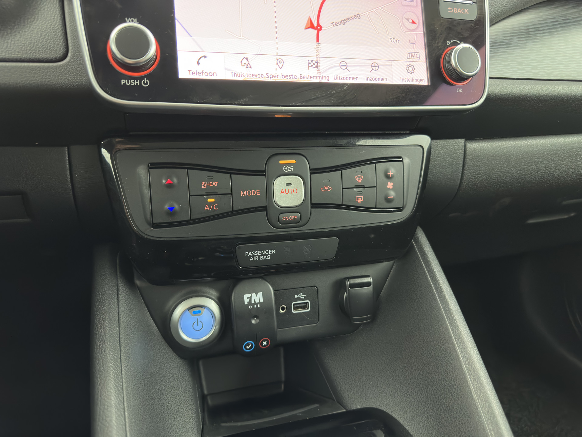 Nissan LEAF Acenta 40 kWh {SOH-90%} Aut. *ADAPTIVE-CRUISE | KEYLESS | NAVI-FULLMAP | BLIND-SPOT | DAB+ | COMFORTSEATS | DIGI-COCKPIT | PRIVACY-GLASS | CAMERA |  17"ALU*