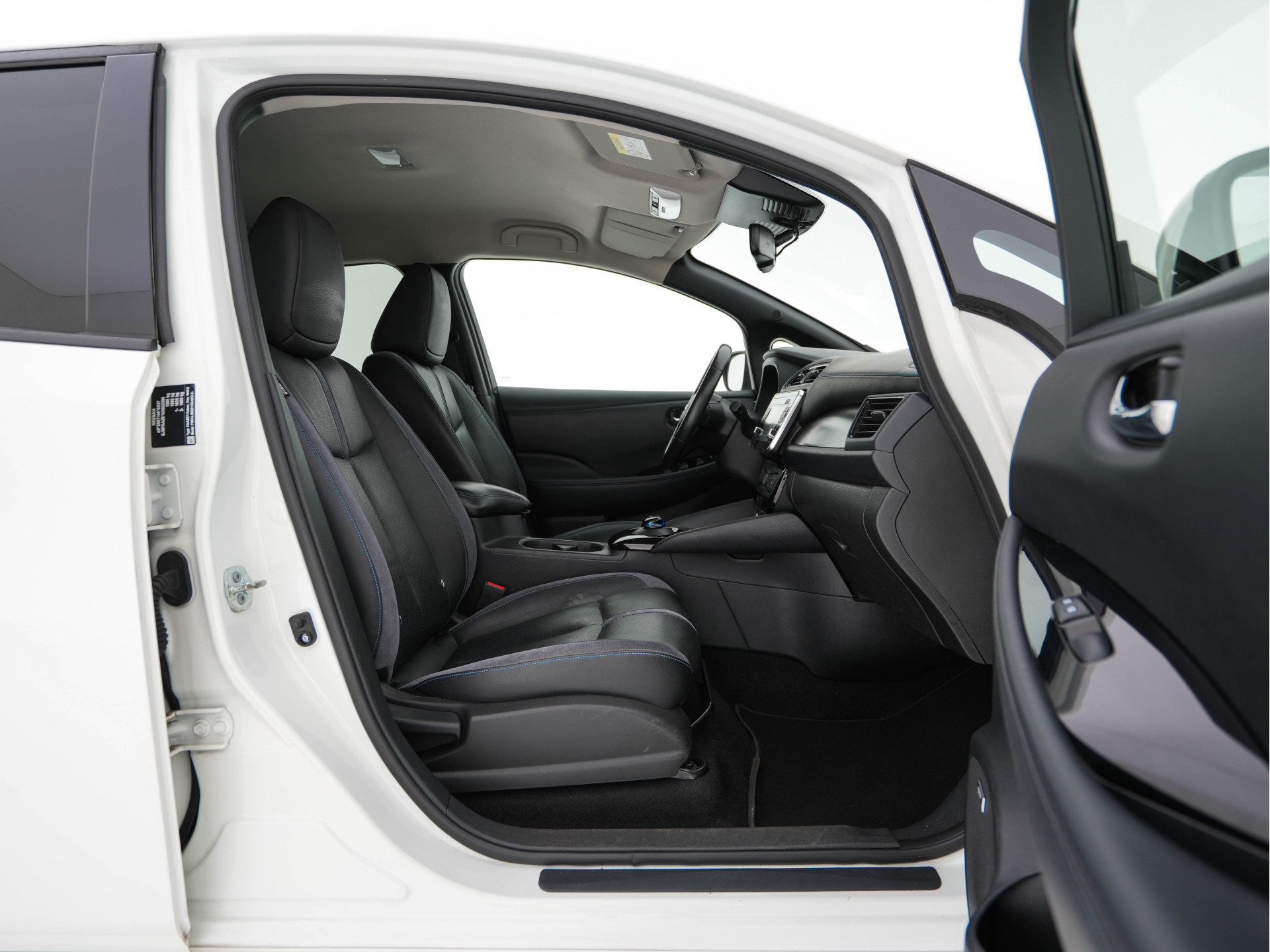 Nissan LEAF Tekna 40 kWh *LUXURY-LEATHER | FULL-LED | KEYLESS | NAVI-FULLMAP | BLIND-SPOT | BOSE-SOUND | DAB+ | HEATED-COMFORTSEATS | DIGI-COCKPIT | PRIVACY-GLASS | TOPVIEW-CAMERA | 17"ALU*