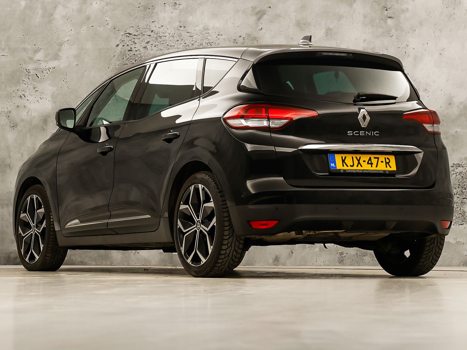 Renault Scénic 1.3 TCe Intens Sport (APPLE CARPLAY, NAVIGATIE, CAMERA, CLIMATE, LEDER, SPORTSTOELEN, GETINT GLAS, CRUISE, NIEUWSTAAT)