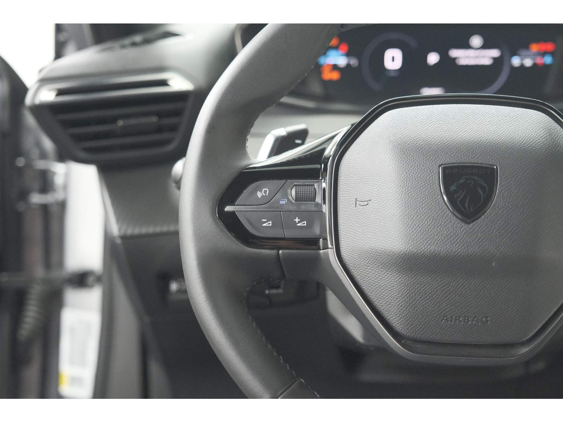 Peugeot 2008 PureTech 130 EAT8 Allure | Camera | Navigatie | Parkeersensoren | Apple Carplay