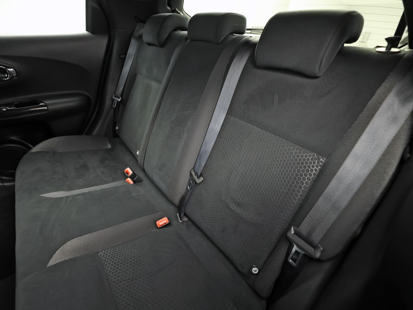 Nissan Juke 1.6 Sport Automaat (NAVIGATIE, CLIMATE, 360 CAMERA, SPORTSTOELEN, ALCANTARA, ZWART HEMEL, GETINT GLAS, NIEUWE APK, NIEUWSTAAT)