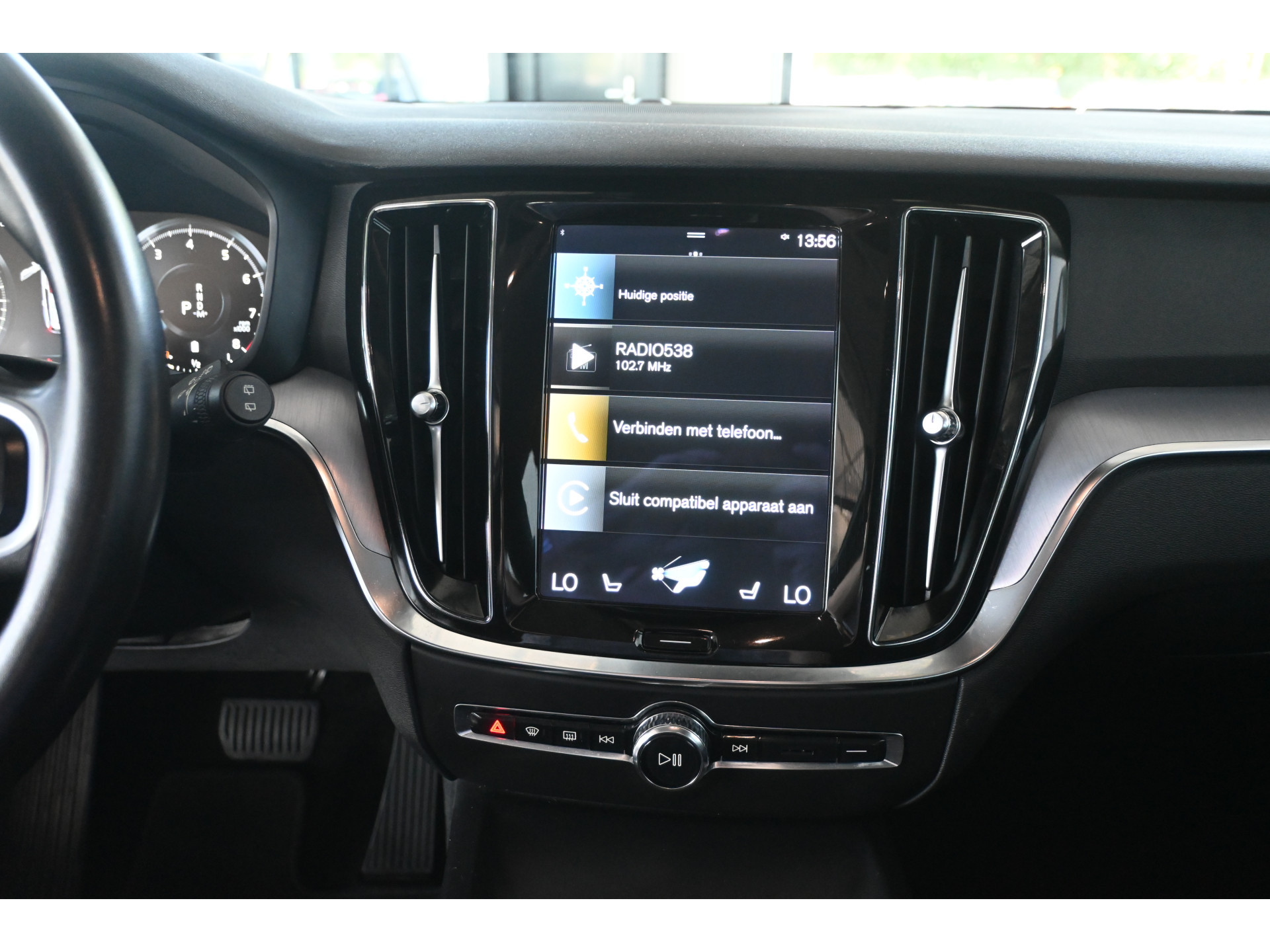 Volvo V60 2.0 B3 Momentum Advantage Automaat Navigatie Stuur/Stoelverwarming Inruil Mogelijk!