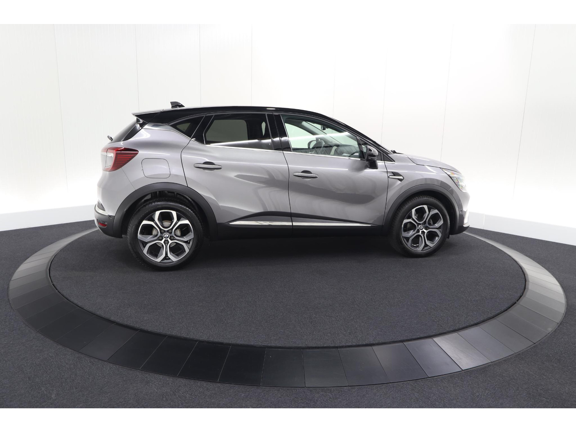 Renault Captur Mild Hybrid 140 EDC Techno | 360 Camera | Groot scherm | Stoelverwarming | Parkeersensoren | Allseason banden