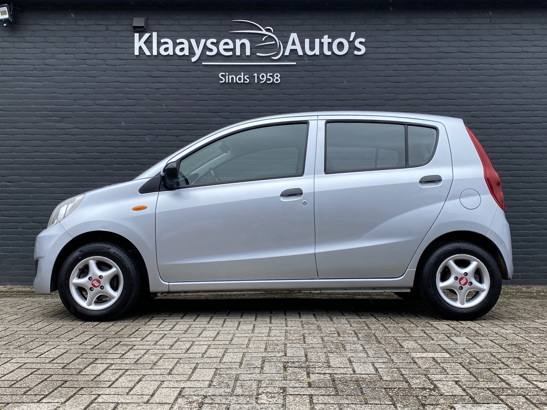 Daihatsu Cuore 1.0 Trend | airco | stuurbekrachtiging | airbags | radio cd speler | lichtmetalen velgen