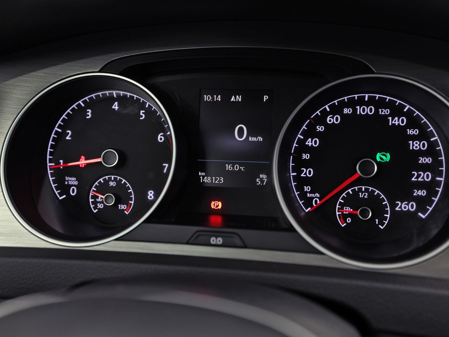Volkswagen Golf 1.0 TSI Sportline Automaat (APPLE CARPLAY, NAVIGATIE, CAMERA, CLIMATE, SPORTSTOELEN, GETINT GLAS, LM VELGEN, CRUISE, NIEUWSTAAT)