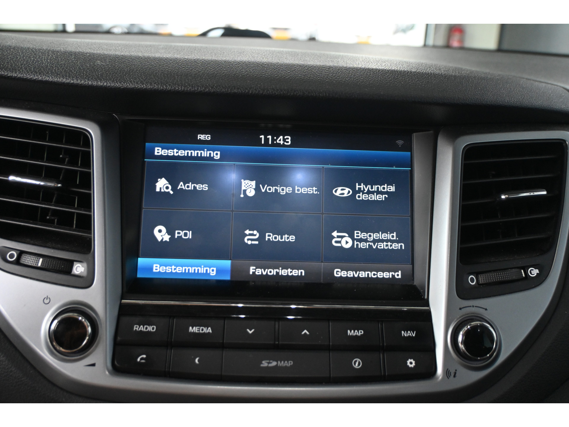 Hyundai Tucson 1.6 T-GDi Comfort 4WD Automaat Cruise Clima Trekhaak Panoramadak Stoelverwarming Goed Onderhouden! Inruil Mogelijk!