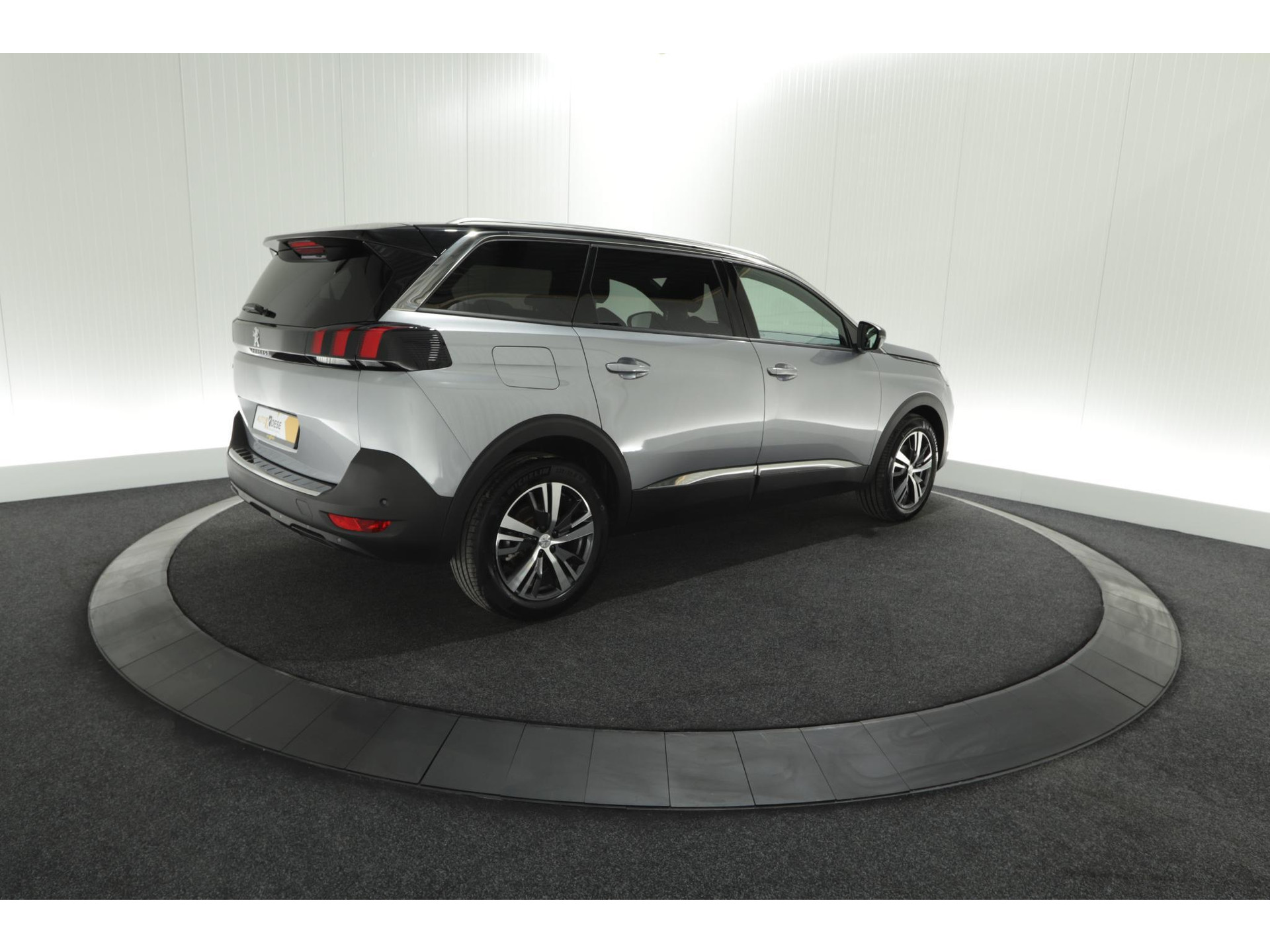 Peugeot 5008 PureTech 130 EAT8 Allure Pack Business | 7 Zitplaatsen | Camera | Dodehoekdetectie | Navigatie | Elektronische Achterklep