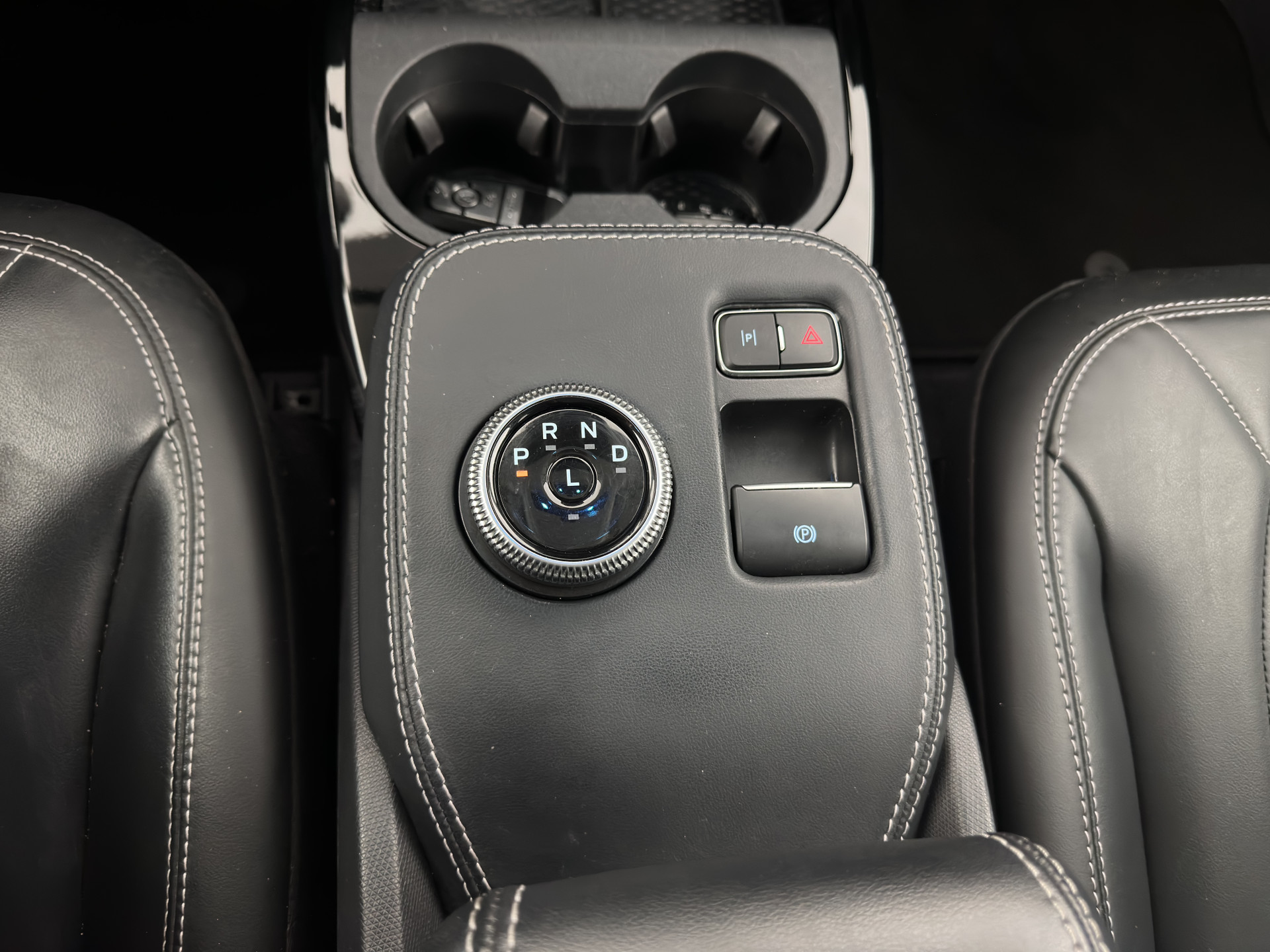 Ford Mustang Mach-E RWD 75 kWh (3-Fase) {SOH-93%} (INCL-BTW) Aut. *LEATHER | FULL-LED | DAB+ | DIGI-COCKPIT | KEYLESS | NAVI-FULLMAP | TOPVIEW | LANE-ASSIST | BLINDSPOT | CARPLAY | HEATED-COMFORTSEATS | PRIVACY-GLASS |TOWBAR | 18"ALU*