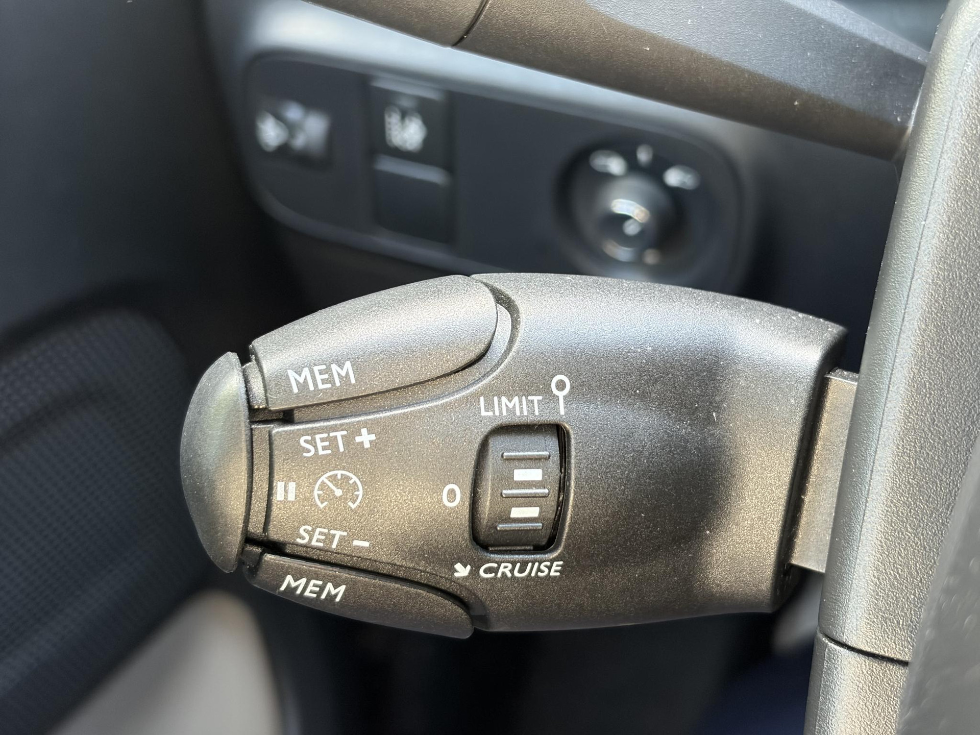 Citroen C3 1.2 PureTech S&S Feel Apple Carplay/Android,Trekhaak,Pdc,Navi,Clima,Cruise,Dealer Onderhouden,Rijstrooksensor,Apk tot 06-2027
