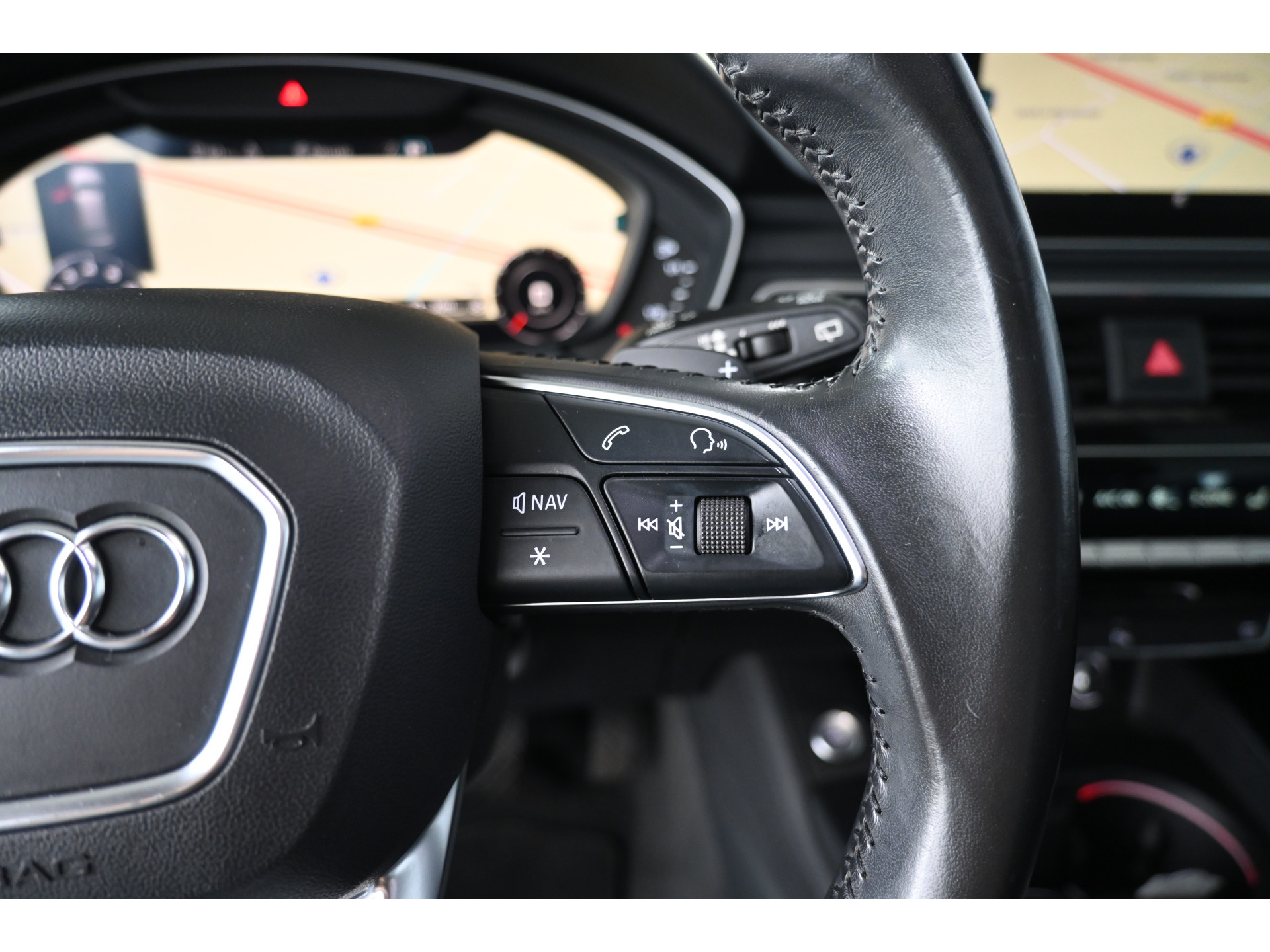 Audi A4 Avant 2.0 TFSI quattro S-Line Automaat Navigatie Panoramadak Adaptief Matrix LED Goed Onderhouden! Inruil Mogelijk!