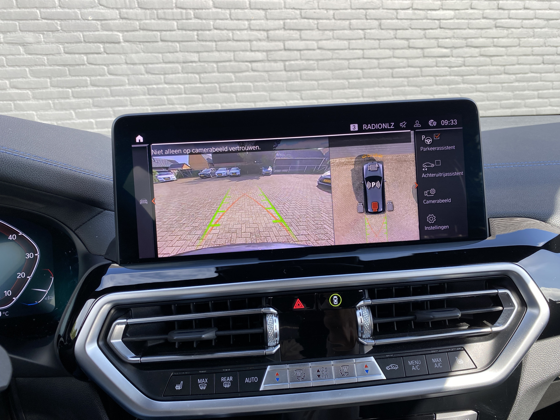 BMW iX3 M Sport High Executive 80 kWh | 1e eigenaar | dealer onderhouden | panoramadak | leder interieur | SOH accu 99.5%