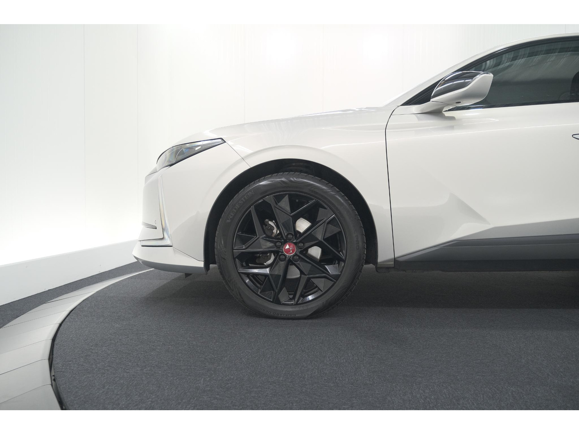 DS 4 PureTech 130 EAT8 Performance Line | Camera | Apple Carplay | Alcantara® bekleding | Parkeersensensoren